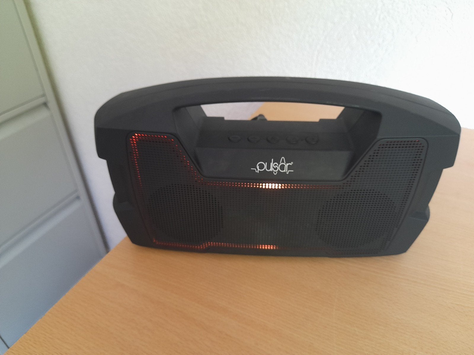 bluetooth speakerHet is niet veel gebruikt, het is verlicht,, Ophalen