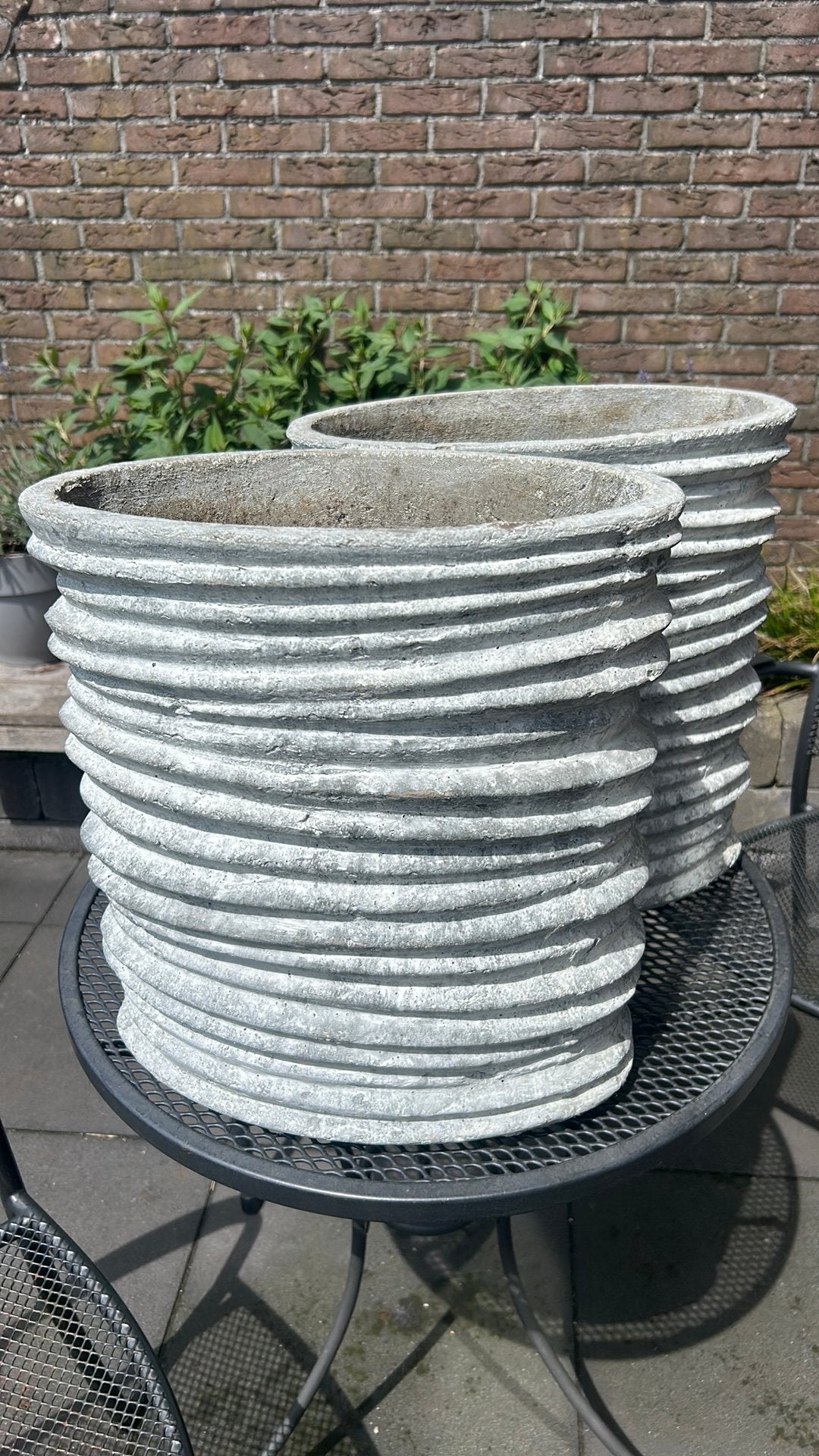 Twee grote bloempotten (binnen), Huis en Inrichting, Ophalen, Zo goed als nieuw