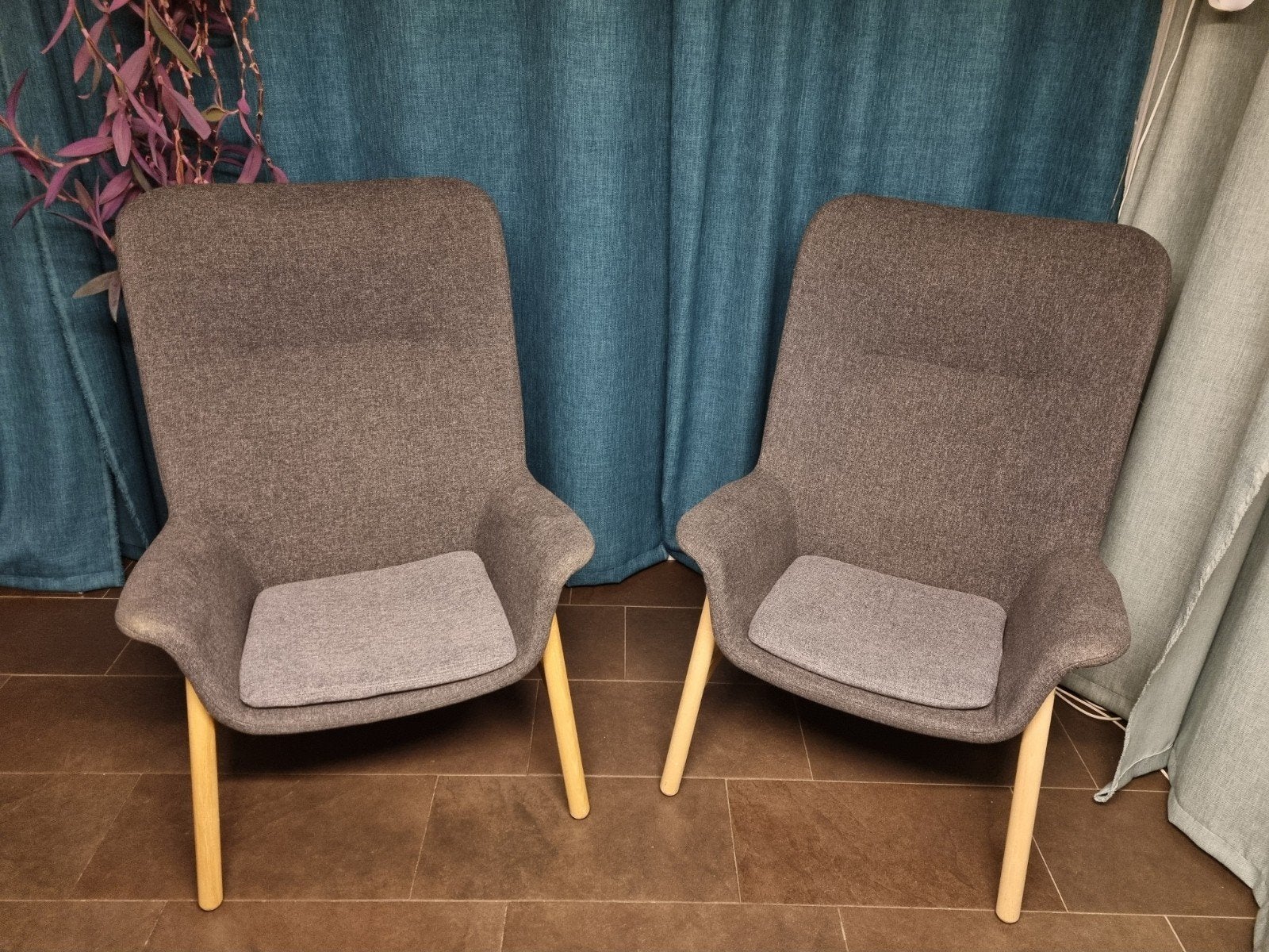 2x IKEA VEDBO Fauteuil met hoge rugleuning, donkergrijs, Huis en Inrichting, Ophalen, Gebruikt, 75 tot 100 cm, Stof