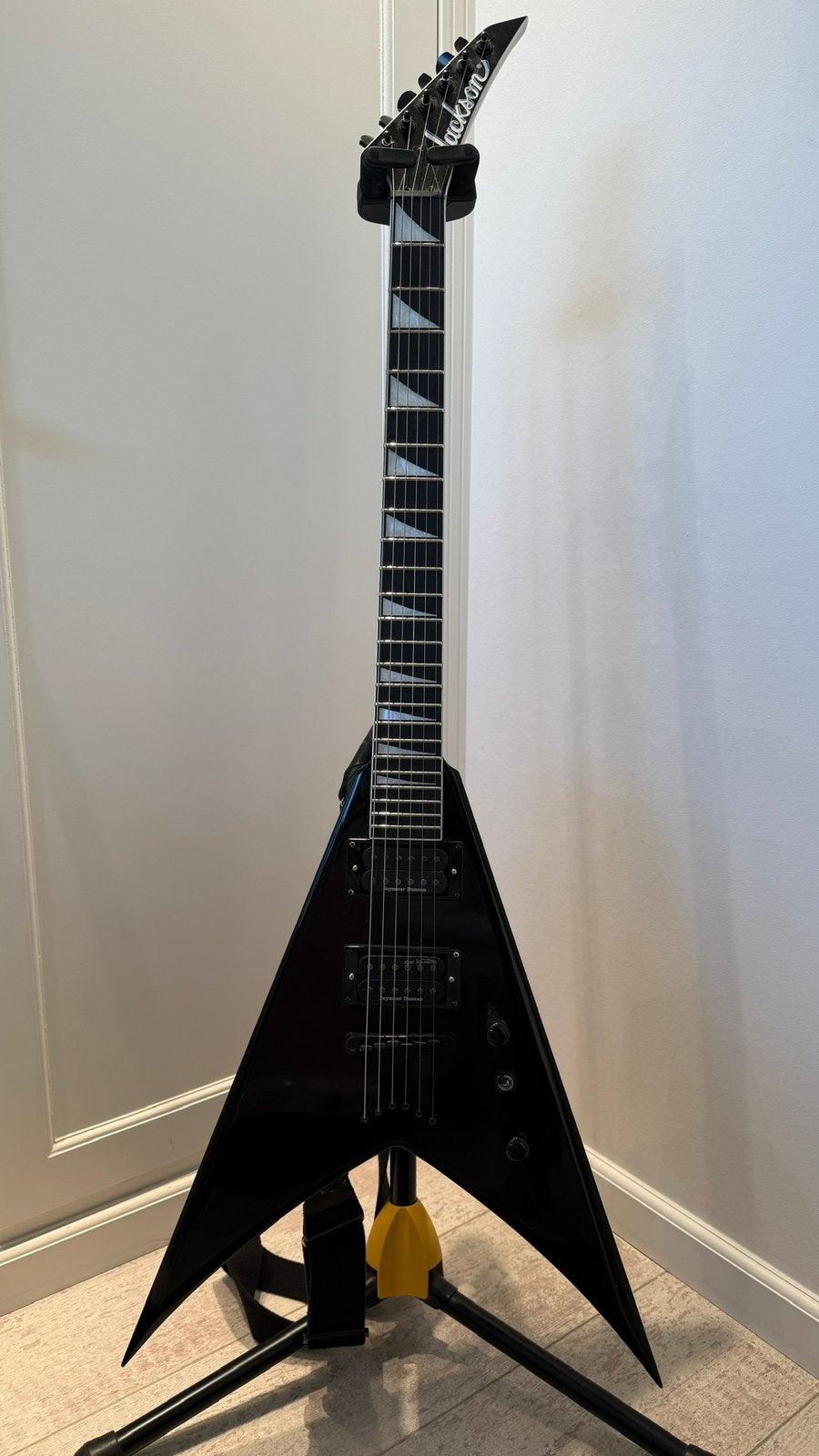 Jackson JS32T King V AH BK + Seymour Duncan Upgrade!, Muziek en Instrumenten, Snaarinstrumenten | Gitaren | Elektrisch, Ophalen