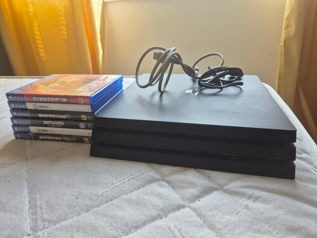 PlayStation 4 Pro met games, Spelcomputers en Games, Spelcomputers | Sony PlayStation 4, Ophalen, Met games, Zo goed als nieuw