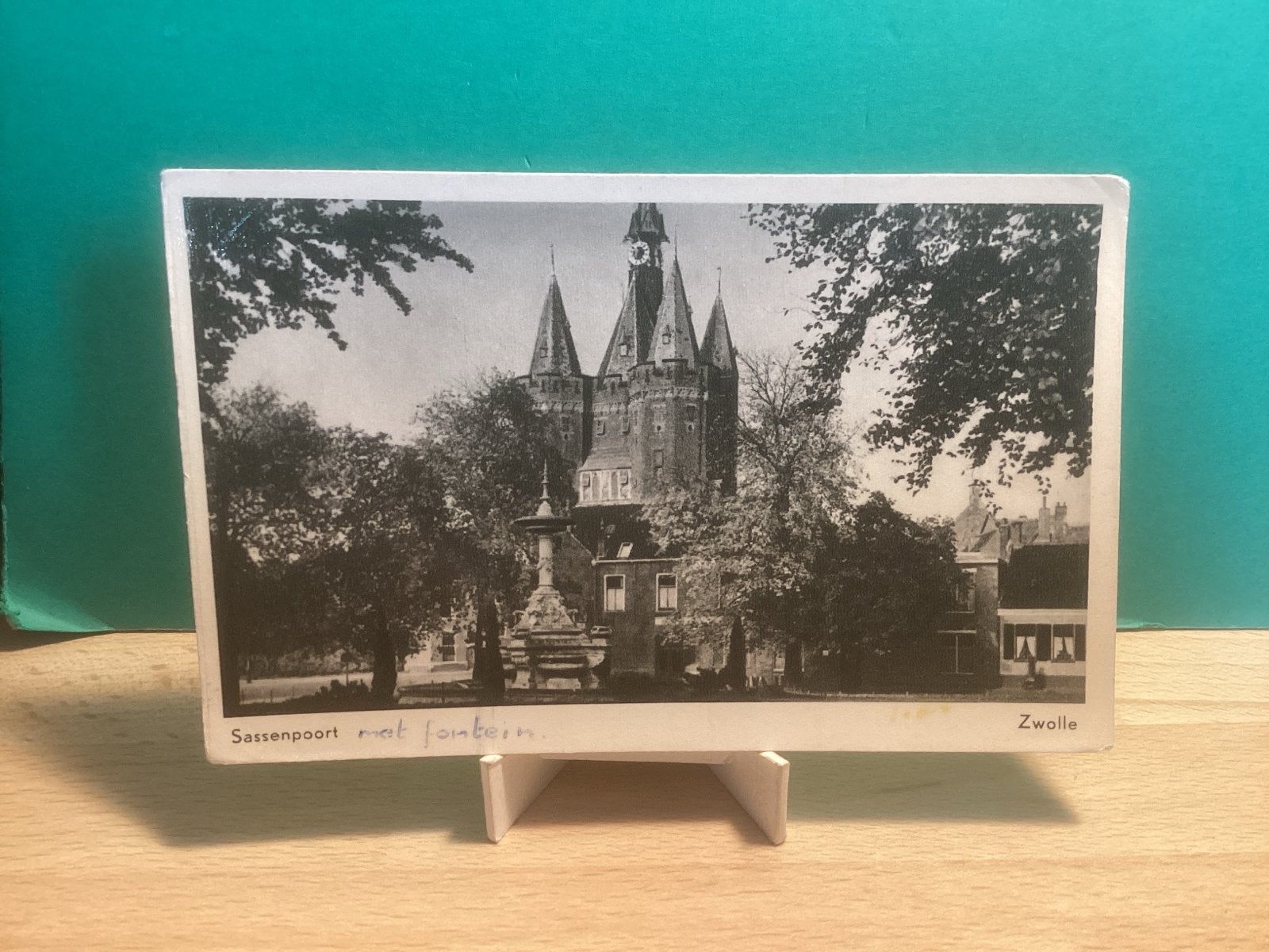 Sassenpoort met fontein, Zwolle.   563, Ophalen of Verzenden, Voor 1920, Gelopen, Overijssel