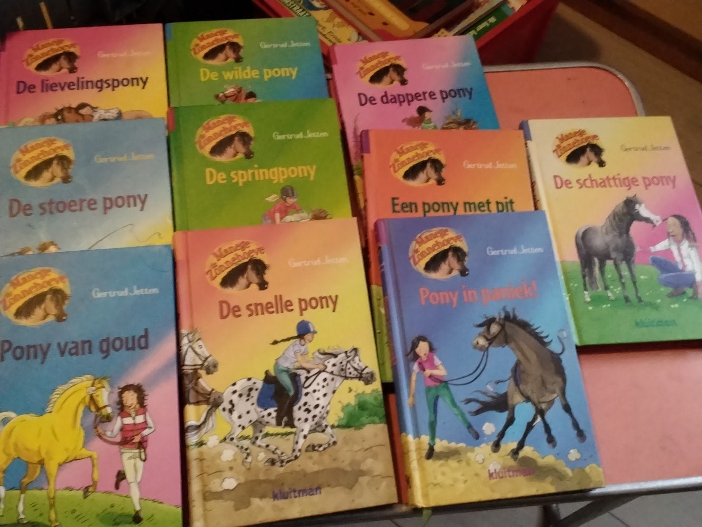 gertrud jetten manege zonnehoeve € 4 per stuk zie omschrijvi, Ophalen of Verzenden, Zo goed als nieuw, Fictie algemeen