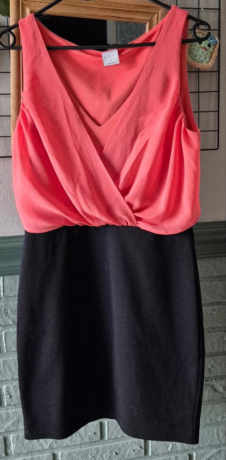 Vero Moda jurkje maat M - Koraalrood/Zwart, Kleding | Dames, Maat 38/40 (M), Vero Moda, Zwart, Ophalen of Verzenden