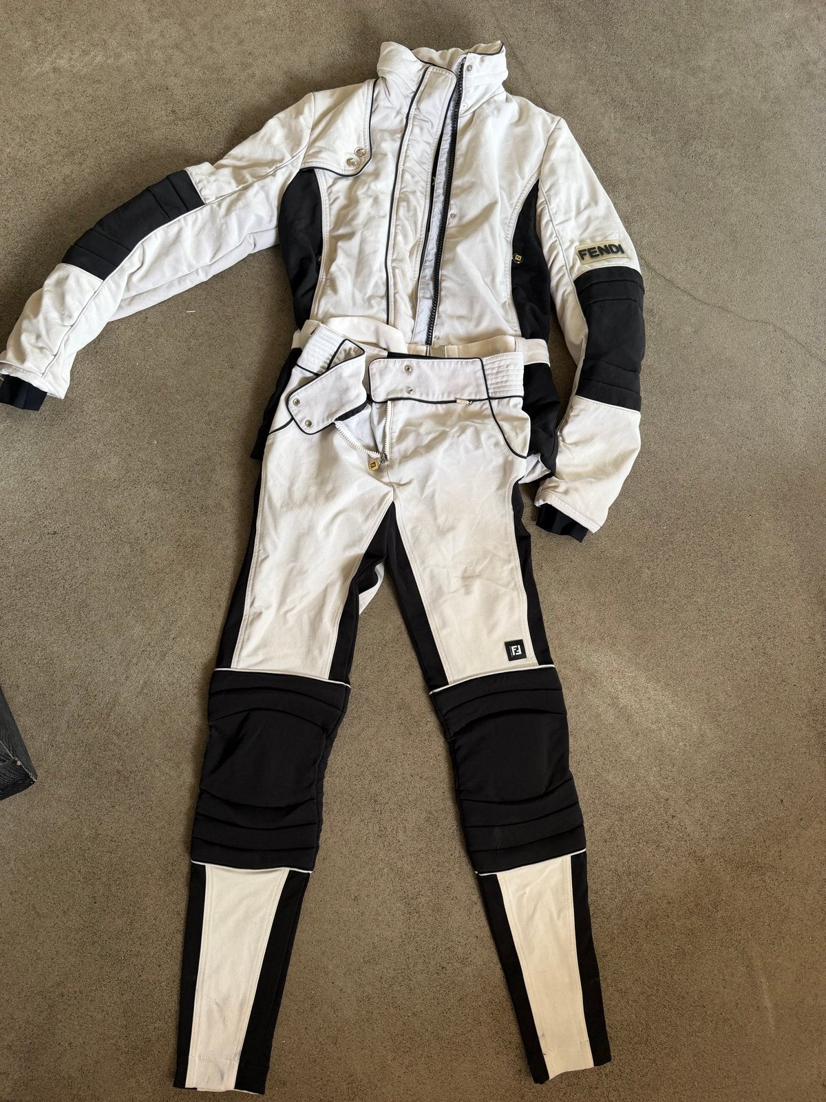 Fendi ski-pak dames maat 42 (IT is S) wit/zwart, Kleding | Dames, Wintersportkleding, Ophalen of Verzenden, Gedragen, Maat 36 (S)