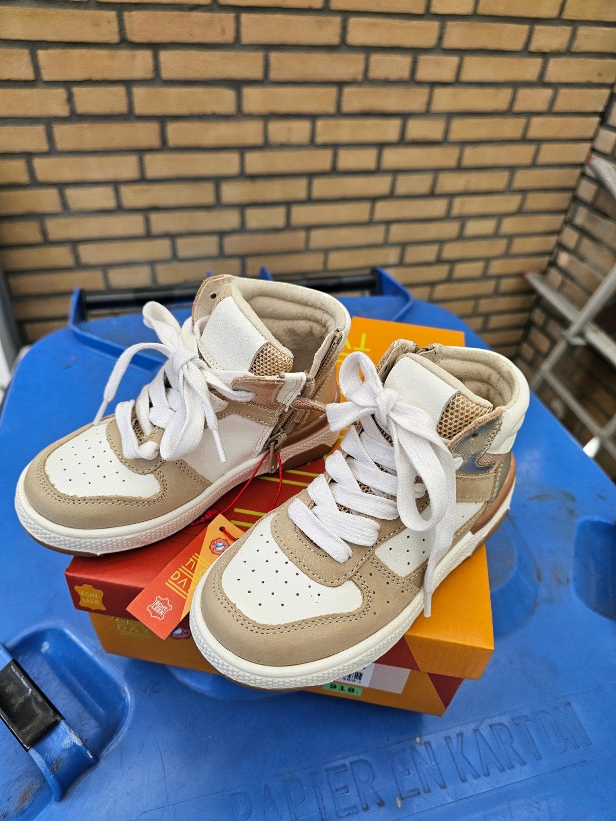 Nieuwe halfhoge lederen meisjes schoenen maat 26 met zijrits, Ophalen of Verzenden, Nieuw, Schoenen