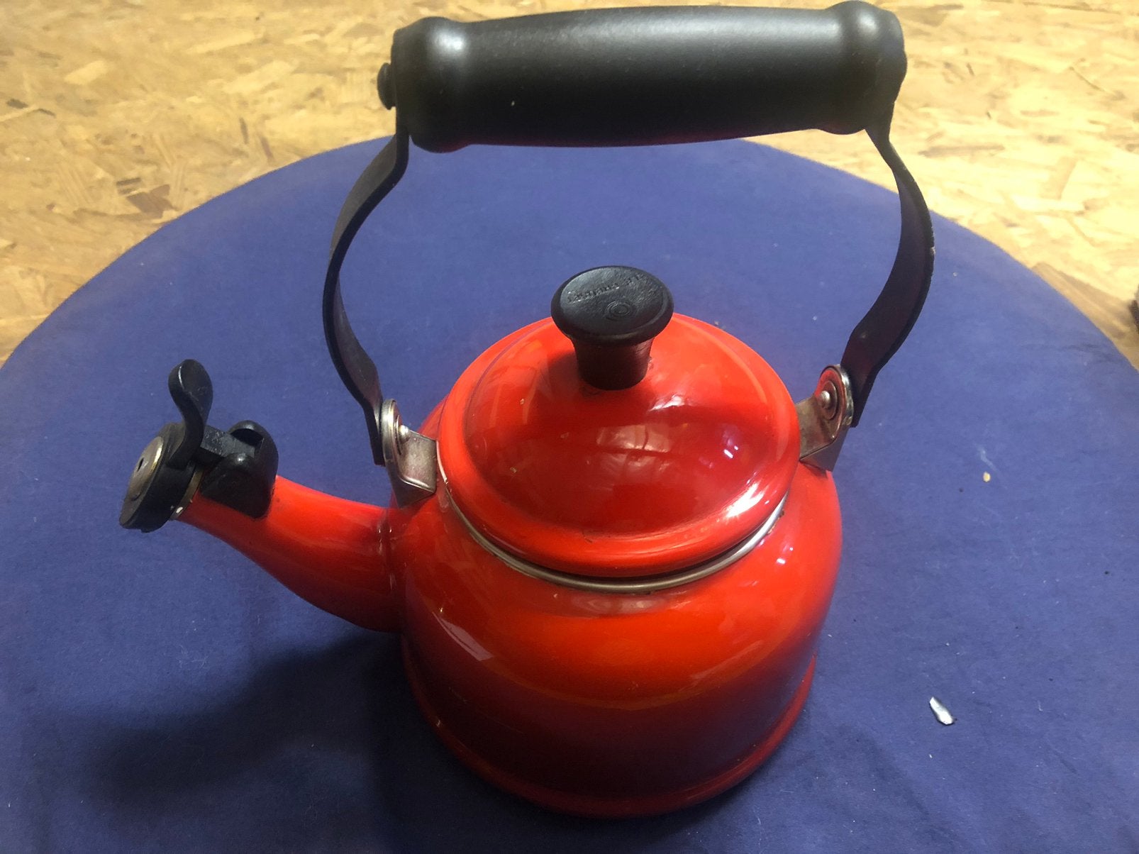 Le Creuset Rode emaillen fluitketel 27 cm hoog 16 diameter, Ophalen of Verzenden