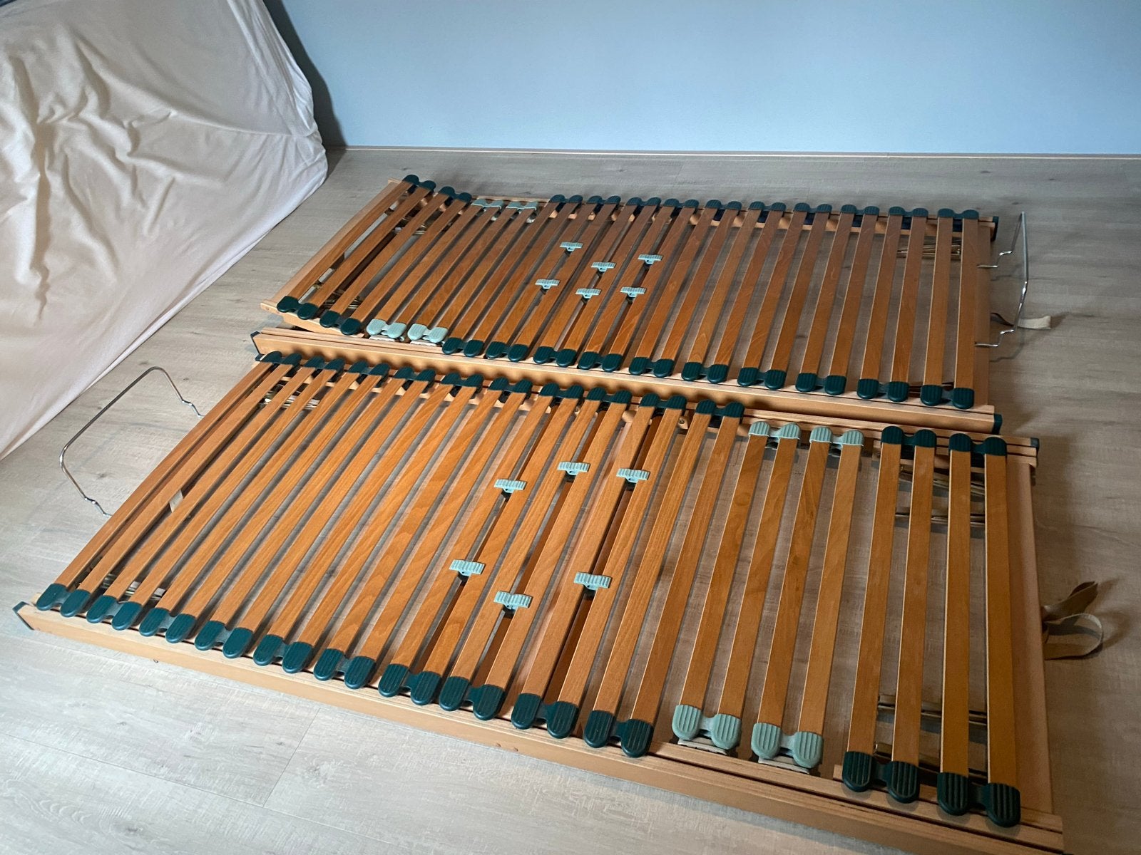 Gratis afhalen Twee lattenbodems 90x200 cm, Huis en Inrichting, Slaapkamer | Matrassen en Bedbodems, Ophalen, Gebruikt, 90 cm