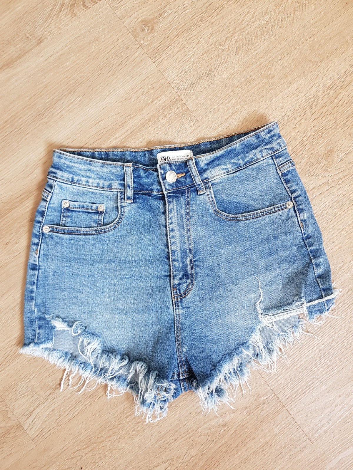 korte spijkerbroek van het merk Zara, Kort, Blauw, Ophalen of Verzenden, Zo goed als nieuw