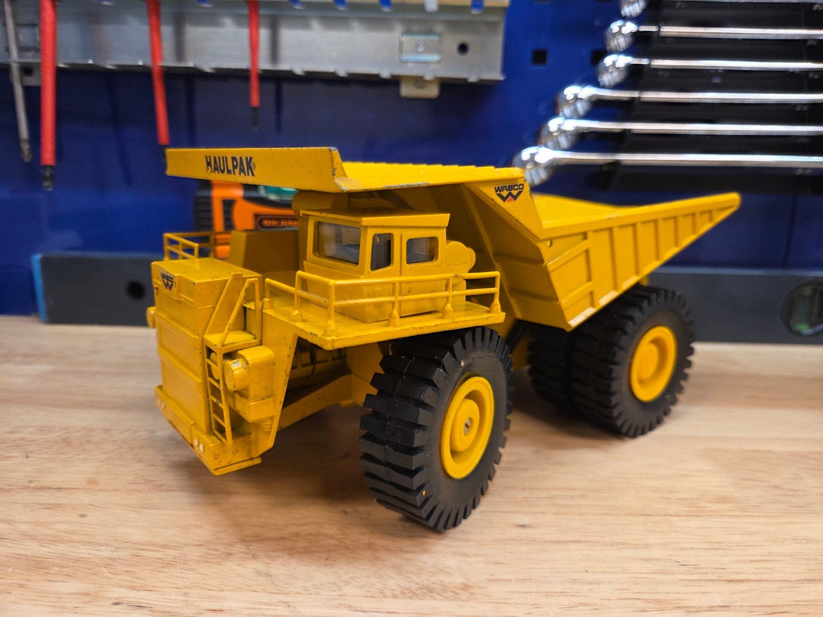 WABCO HAULPAK Dumper Conrad 1:50 - Zware Kiepwagen Model, Hobby en Vrije tijd, Modelauto's | 1:50, Ophalen of Verzenden, Zo goed als nieuw