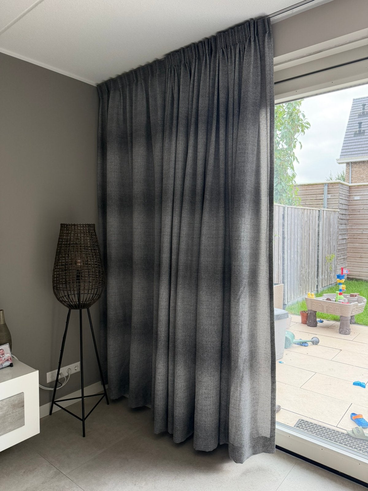 Mooie grijze gordijnen totaal 610 cm (2 delen), Huis en Inrichting, Ophalen, Zo goed als nieuw