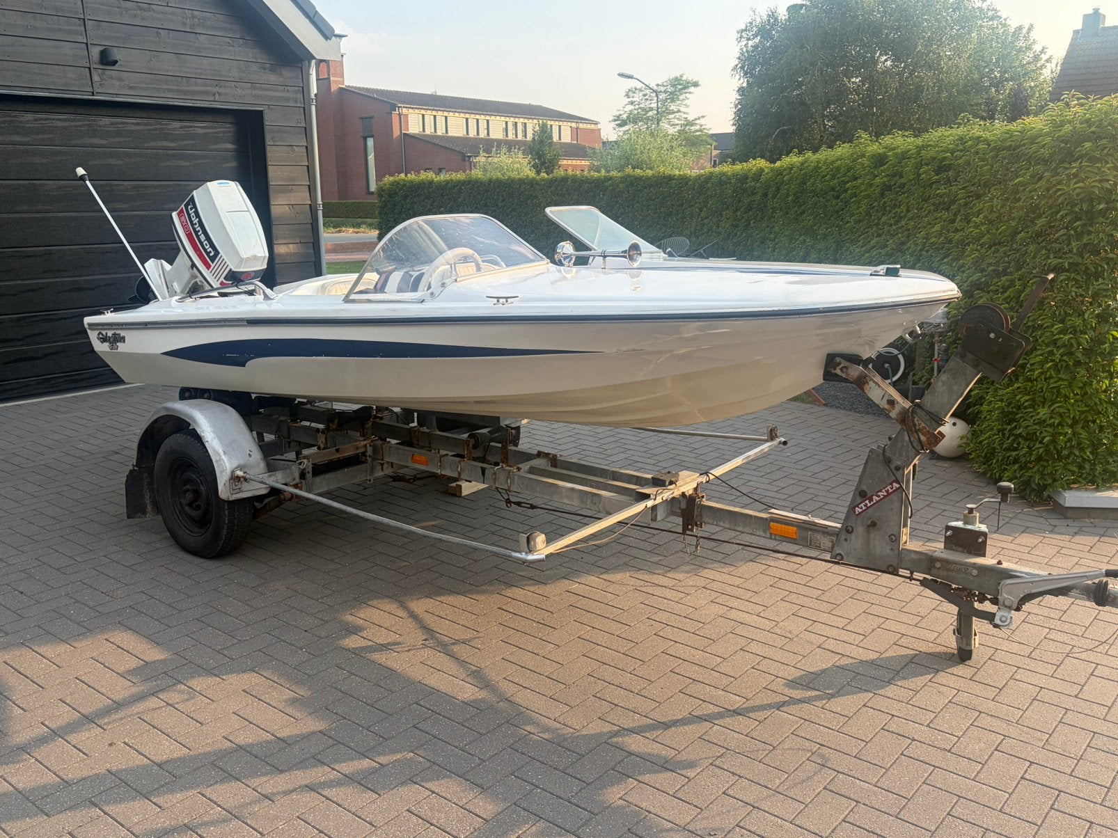 Glastron speedboot 60pk Johnson, Watersport en Boten, Speedboten, Gebruikt, Benzine, Minder dan 70 pk, Buitenboordmotor, Polyester