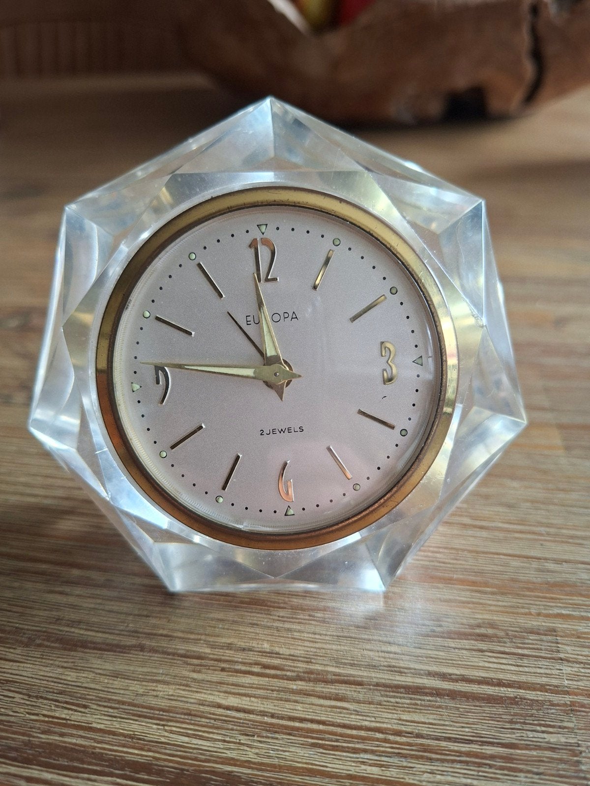 Vintage Europa kunststof tafelklokje - 2 Jewels, Antiek en Kunst, Antiek | Klokken, Ophalen of Verzenden