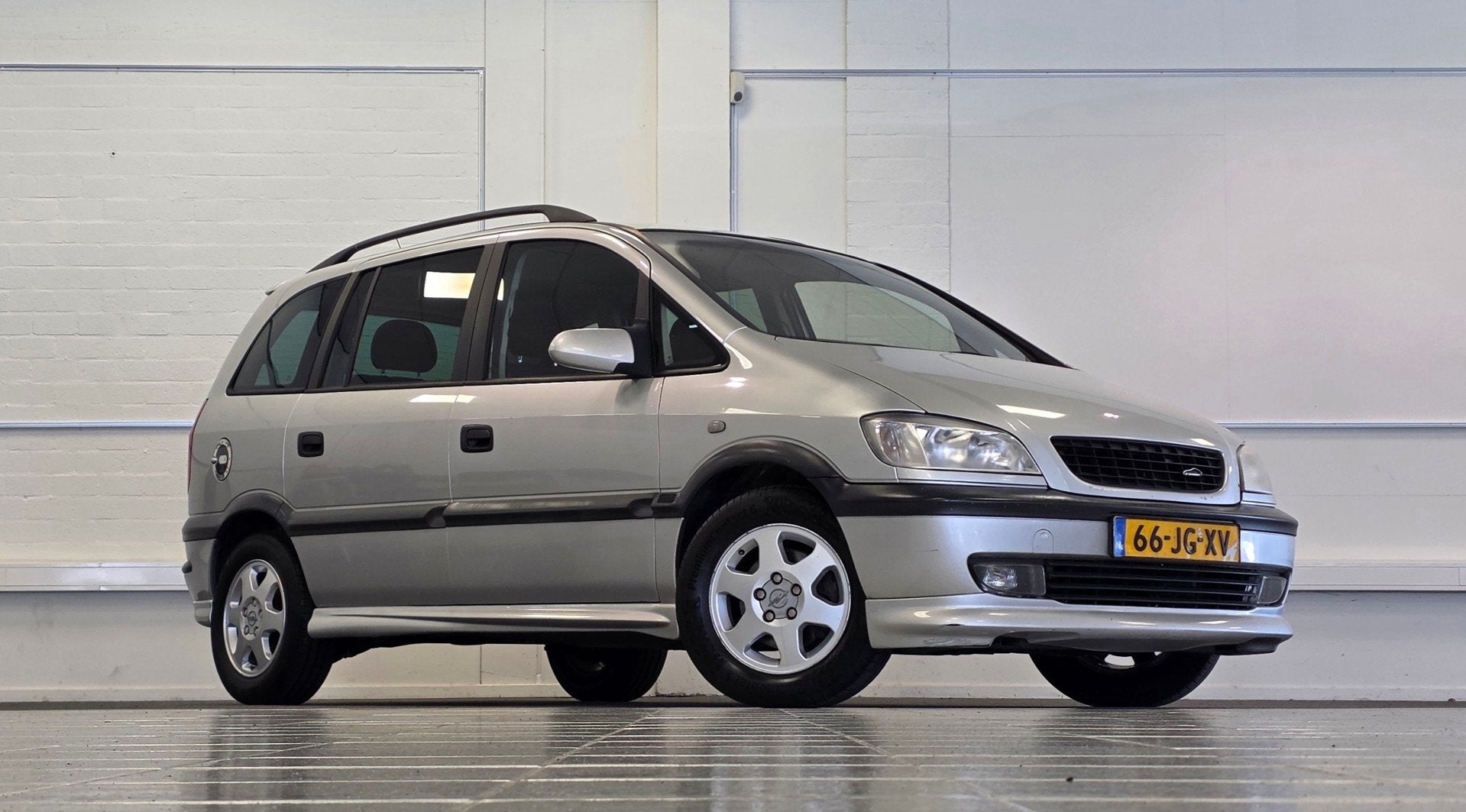 Opel Zafira 1.8i 16V Elegance Trekhaak Airco Garantie APK 11, Auto's, Voorwielaandrijving, Gebruikt, Zwart, 4 cilinders