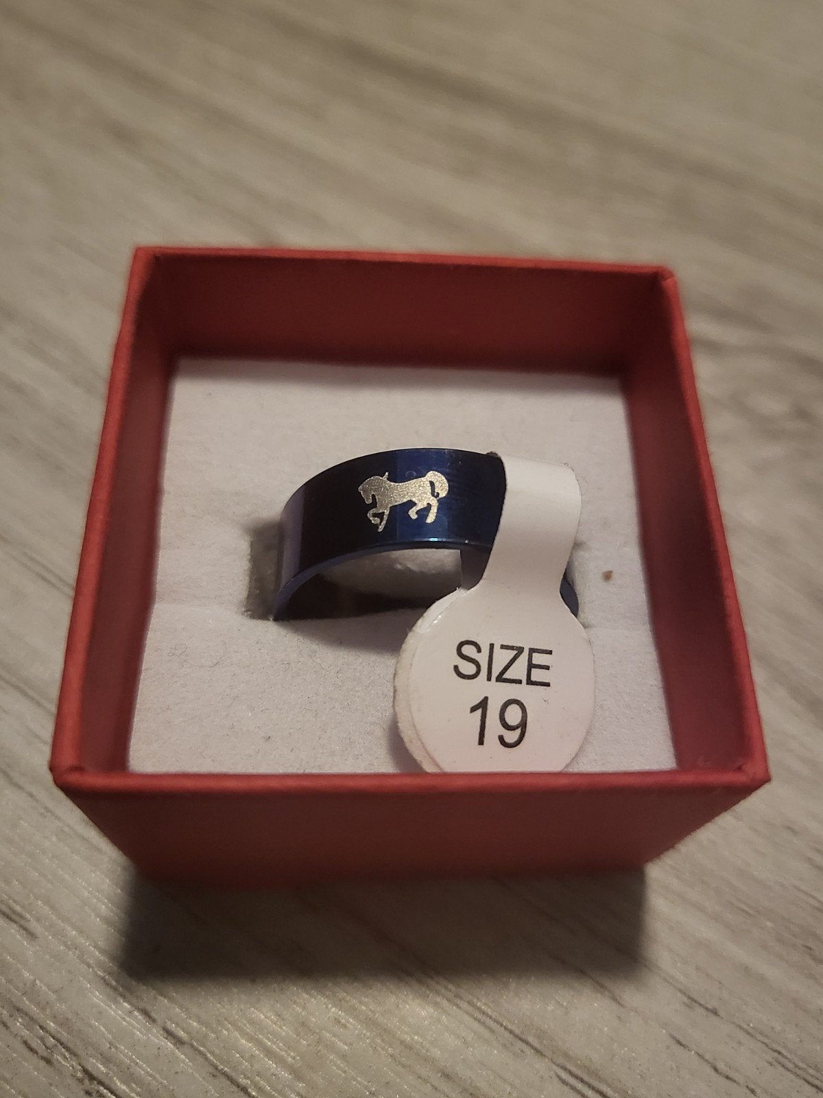 Nieuwe blauwe ring met paard, maat 19, Ophalen of Verzenden