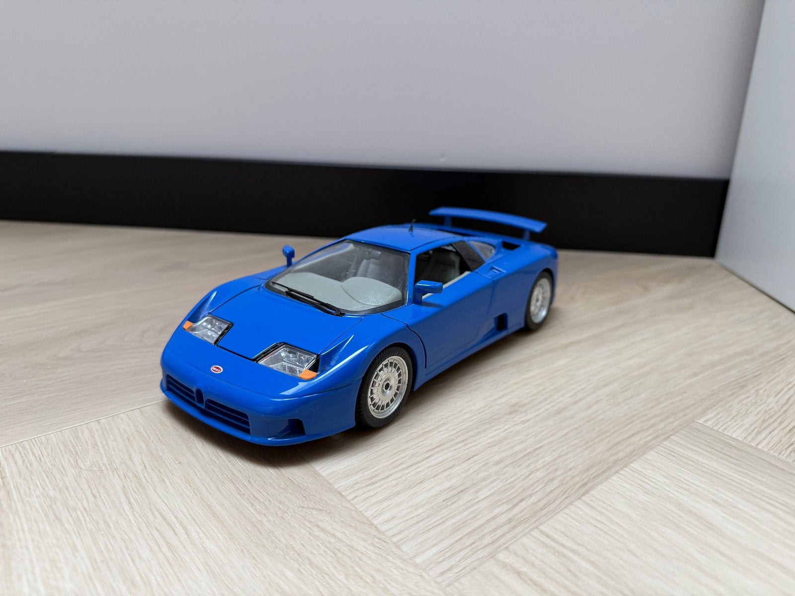 Bburago Bugatti EB110 blauw 1:18, Ophalen of Verzenden, Zo goed als nieuw, Bburago