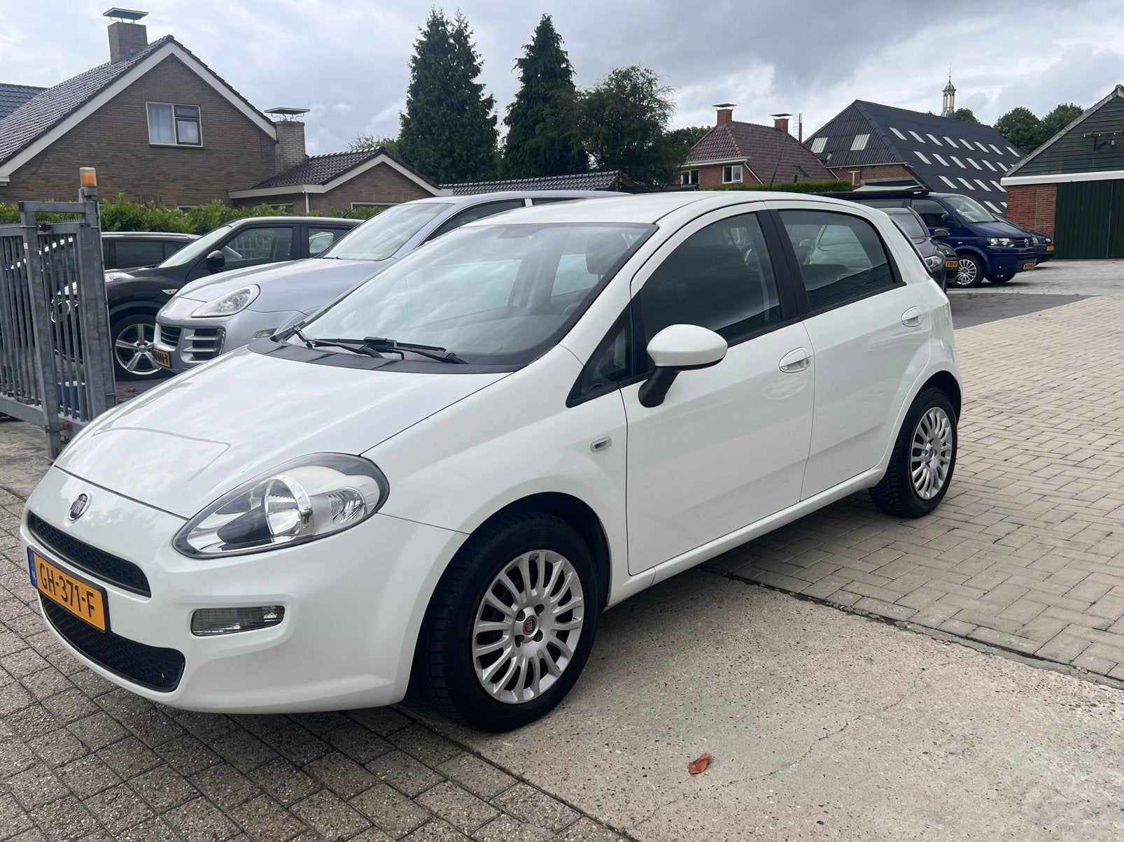 Fiat Punto 1.2 5DR 2012 Wit, Voorwielaandrijving, 1005 kg, 40 €/maand, 1242 cc
