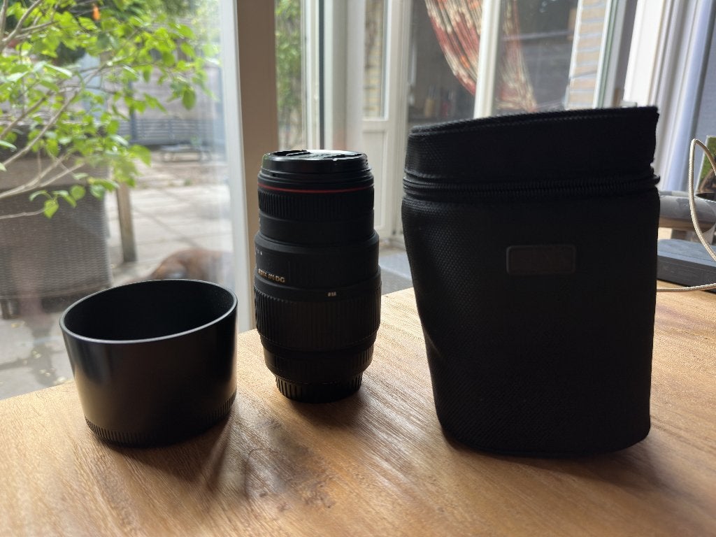 Sigma APO 70-300mm F4-5.6 DG Macro Canon EF + zonnekap & tas, Gebruikt, Sigma, Beschermhoes/tas, Ophalen of Verzenden