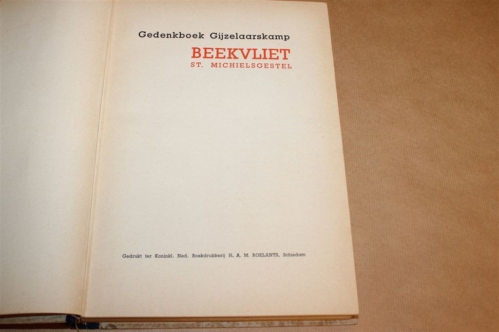 Beekvliet — Gedenkboek Gijzelaarskamp WO2 Michielsgestel, Ophalen of Verzenden, Tweede Wereldoorlog, Gelezen, Overige onderwerpen