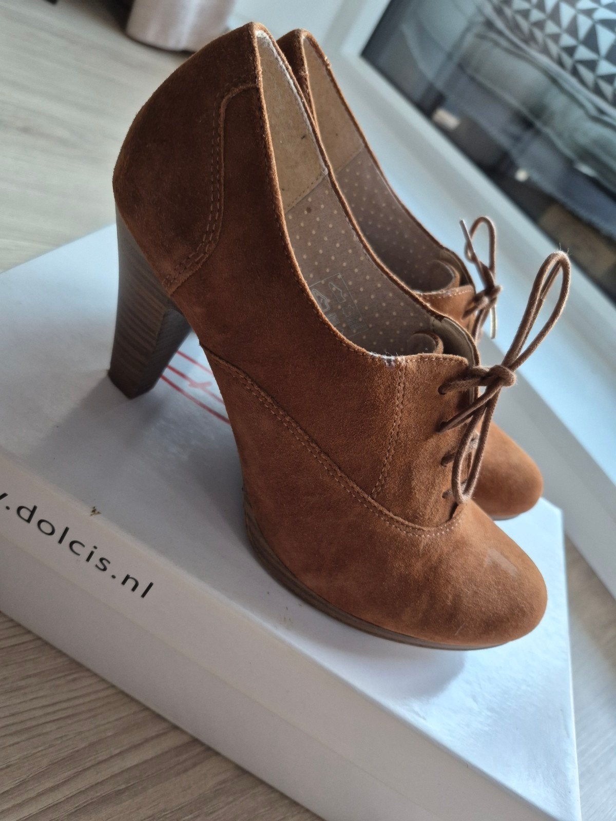 Suède hakjes NIEUW maat 38, Kleding | Dames, Schoenen, Dolcis, Pumps, Bruin, Nieuw