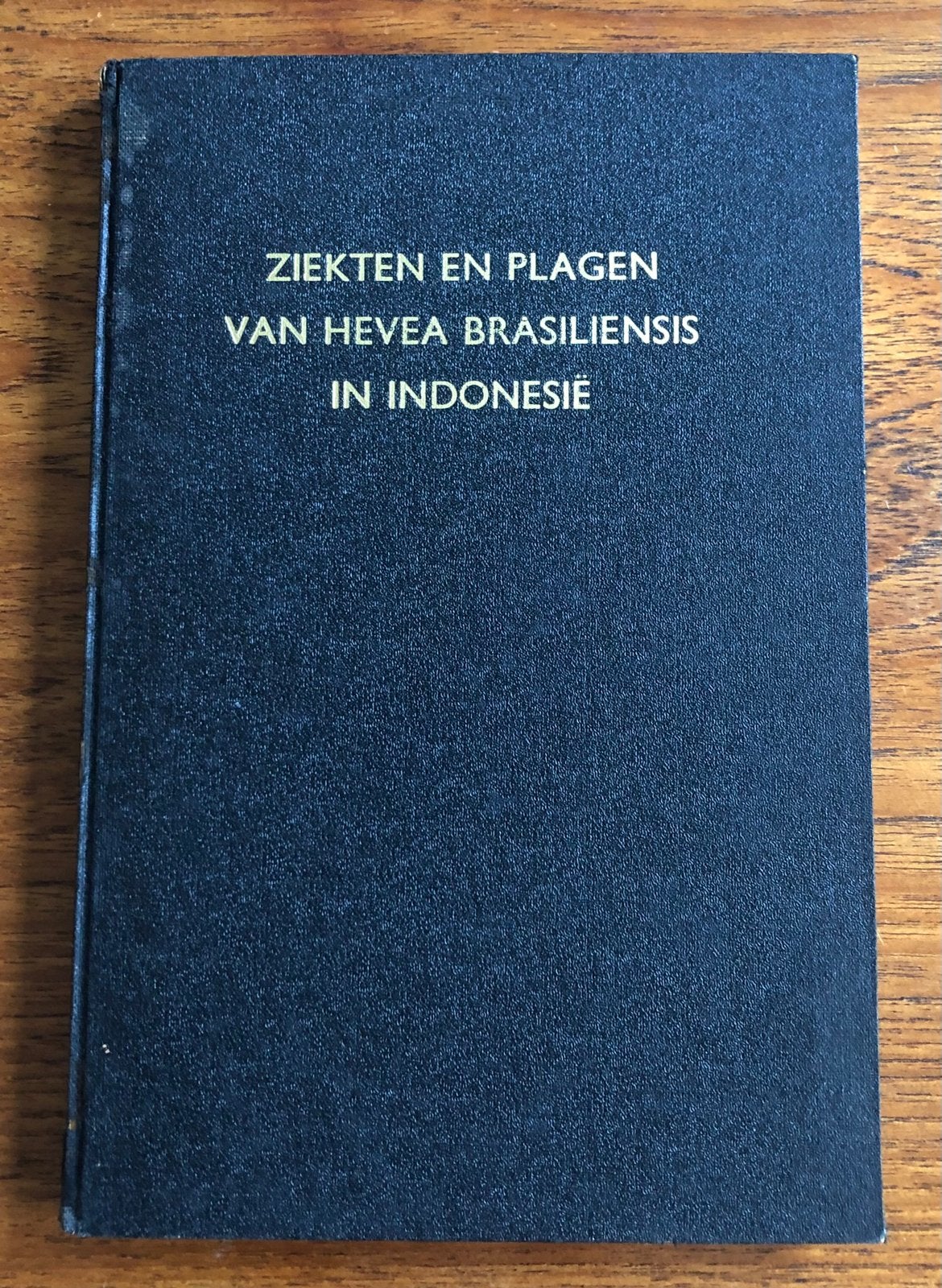 Ziekten en Plagen van Hevea Brasiliensis in Indonesië, Ophalen of Verzenden, Gelezen, Bloemen, Planten en Bomen