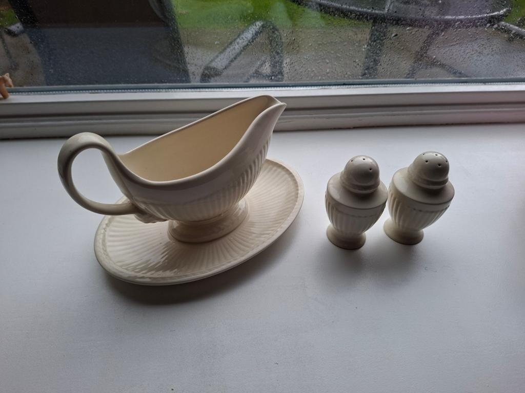 Wedgwood peper en zout stel en juskom, Huis en Inrichting, Keuken | Servies, Overige typen, Ophalen of Verzenden, Zo goed als nieuw
