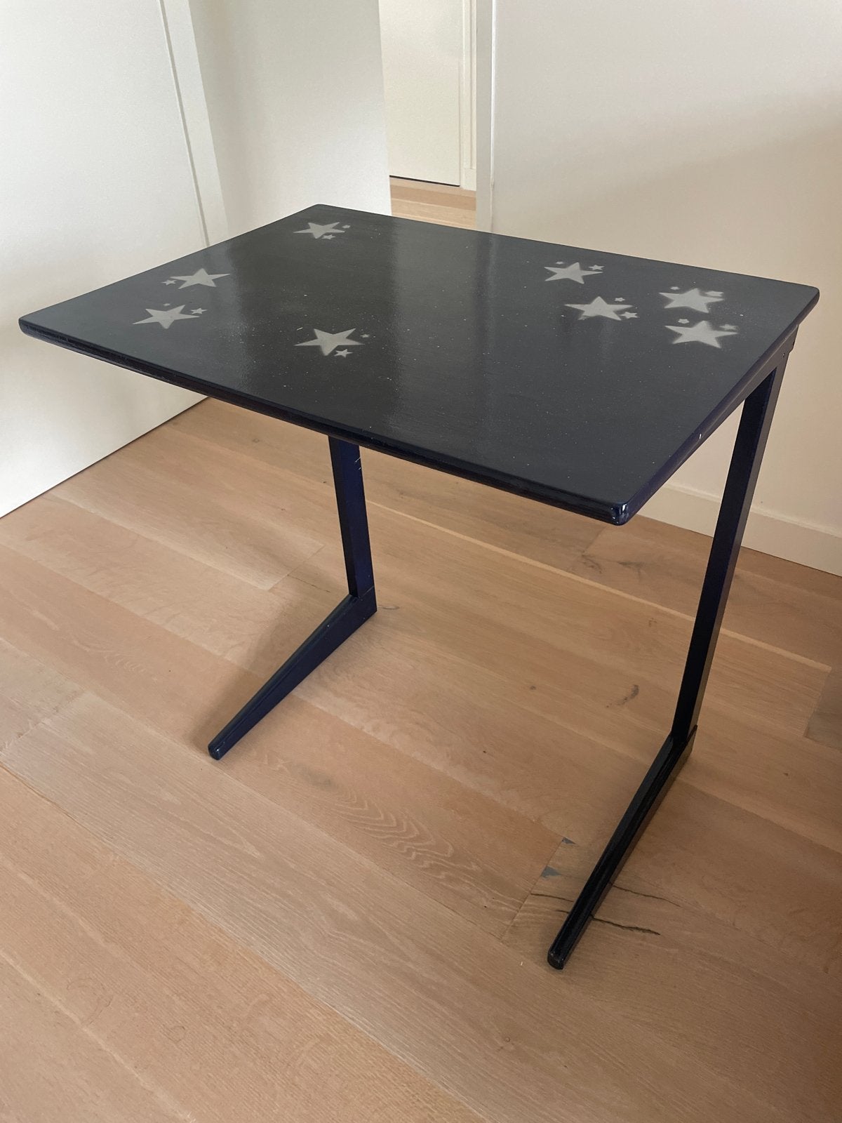 Bureautje Ahrend kind vintage met sterrenprint - Donkerblauw, Ophalen, Hout, Kinderbureau, 50 cm