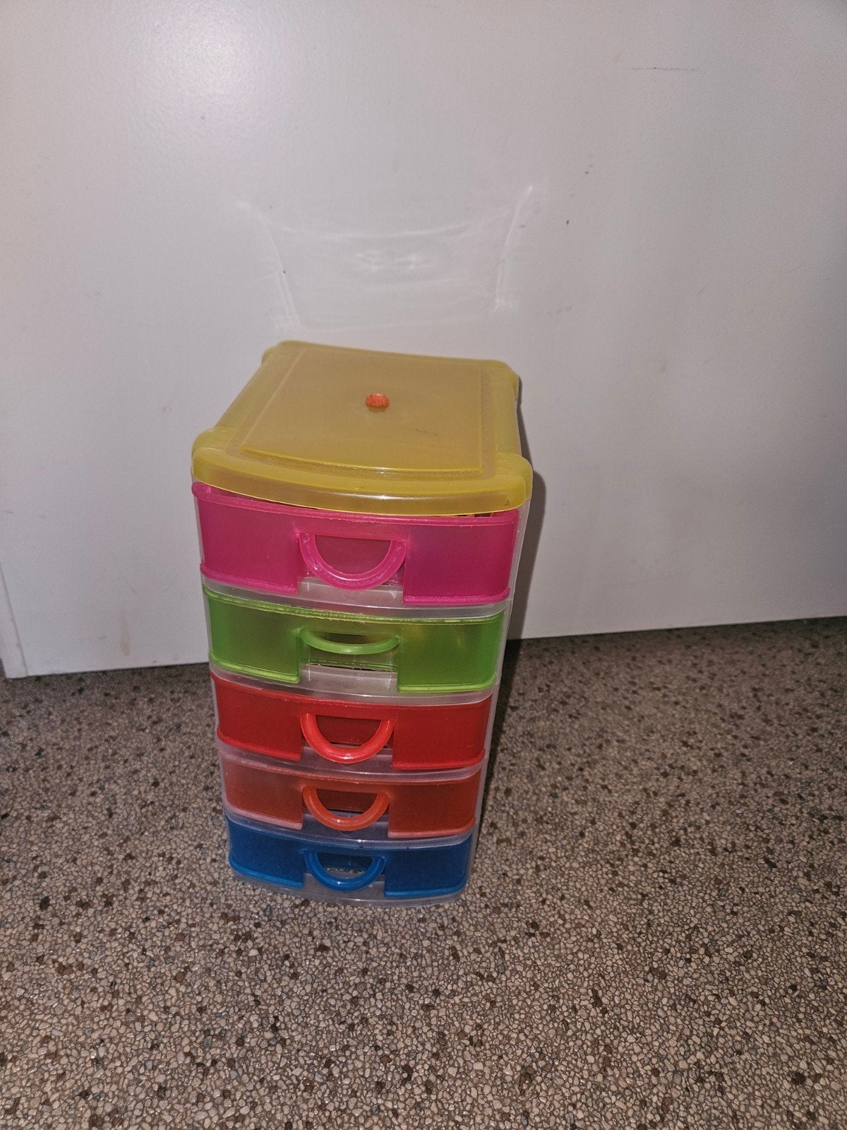 Kleurrijke Opbergtoren met Lades -Ideaal voor Kleine Spullen, Ophalen of Verzenden, Zo goed als nieuw
