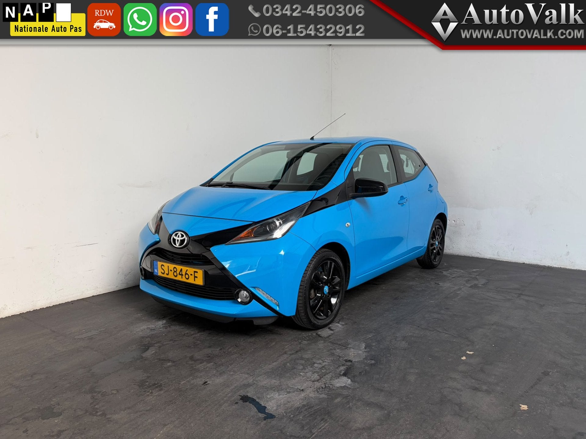 Toyota Aygo 1.0 VVT-i x-cite Automaat! (bj 2016), Auto's, Gebruikt, Euro 6, Elektrische ramen, 3 cilinders