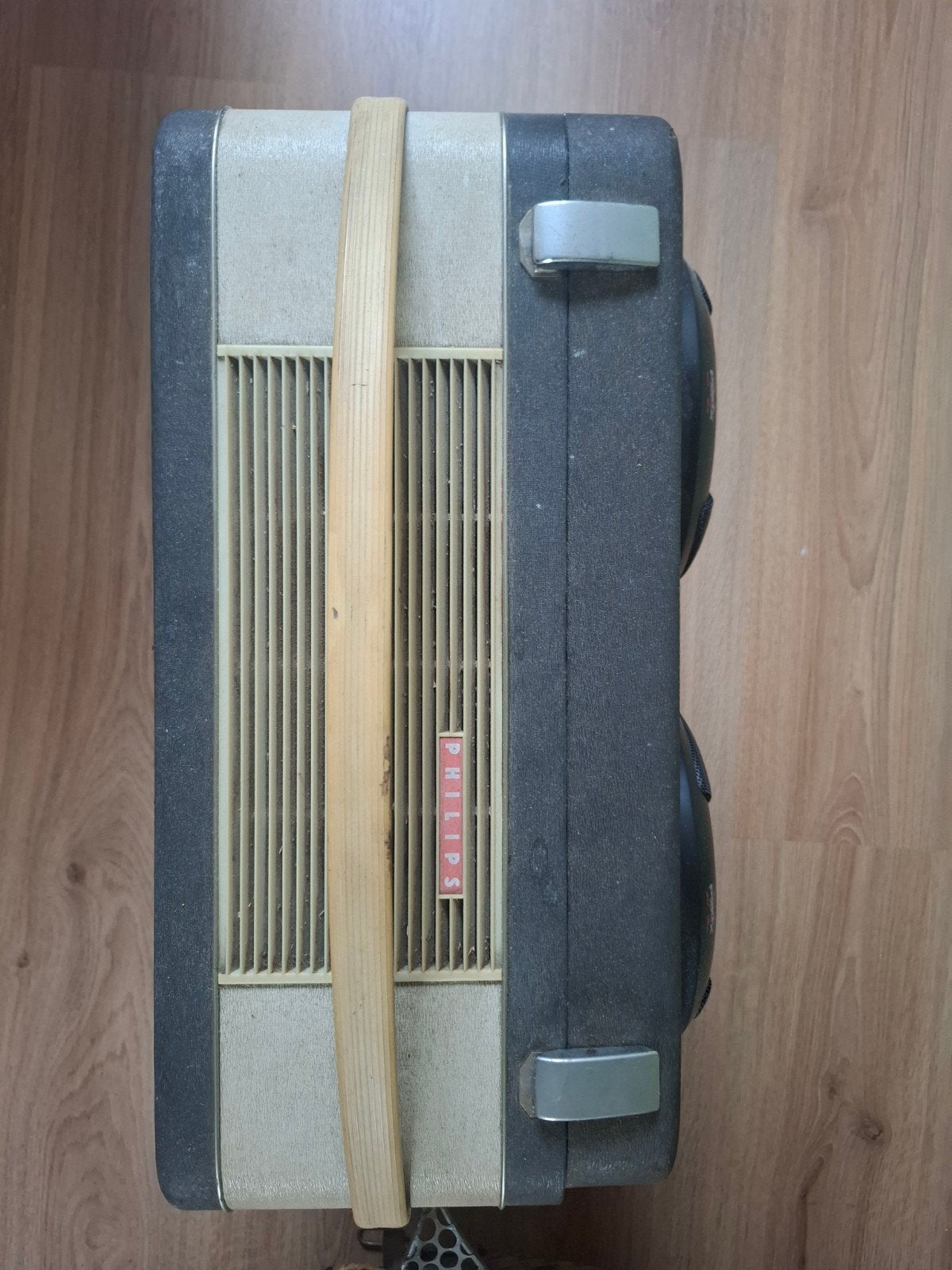 Autoradio in vintage koffer, Ophalen