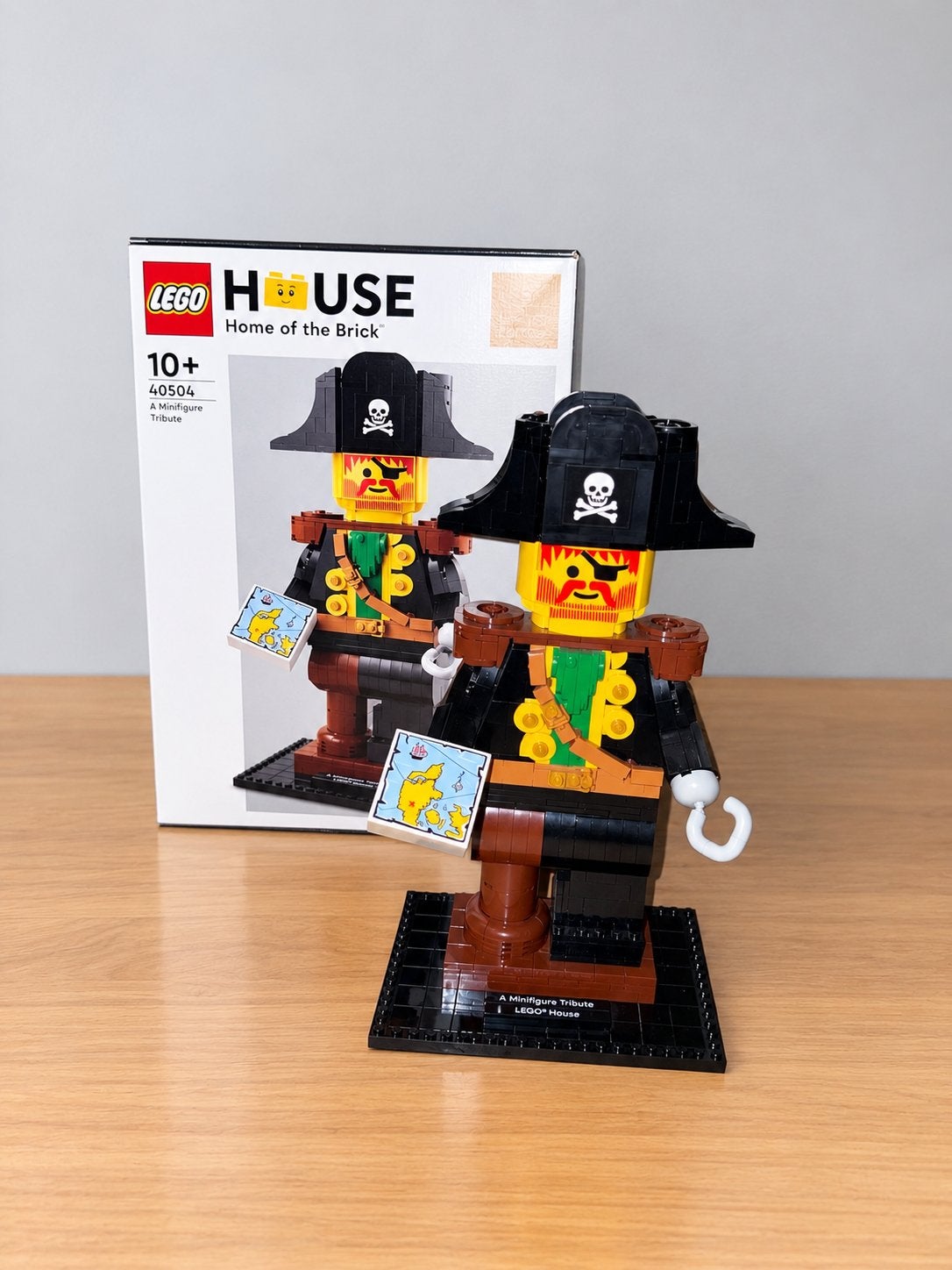 LEGO House 40504 A Minifigure Tribute piraat, Lego, Zo goed als nieuw, Inclusief doos, Complete set