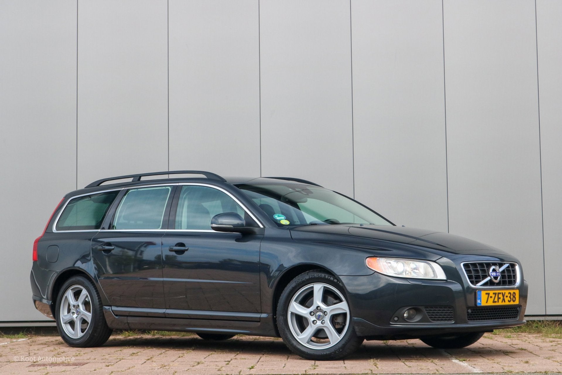 Volvo V70 1.6 D2 Summum | Automaat | Leder | Xenon | Navi |, Gebruikt, Zwart, 4 cilinders, Diesel