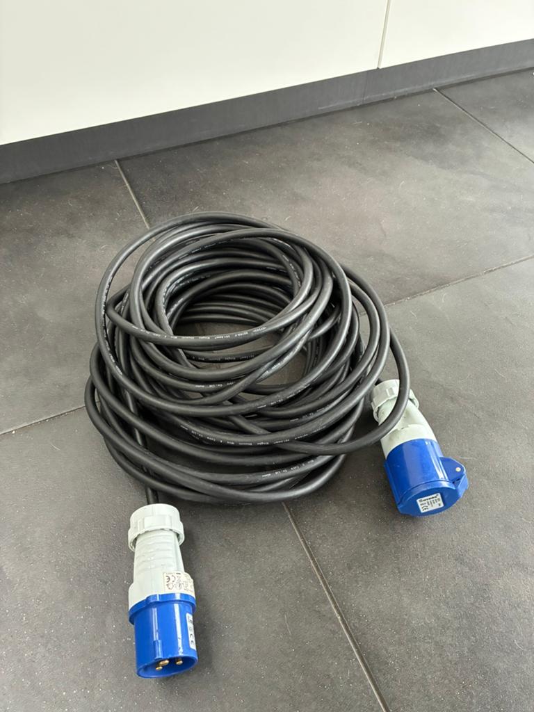 CEE kabel 20 meter (inclusief verloopkabel CEE naar Schuko), Ophalen of Verzenden, Zo goed als nieuw