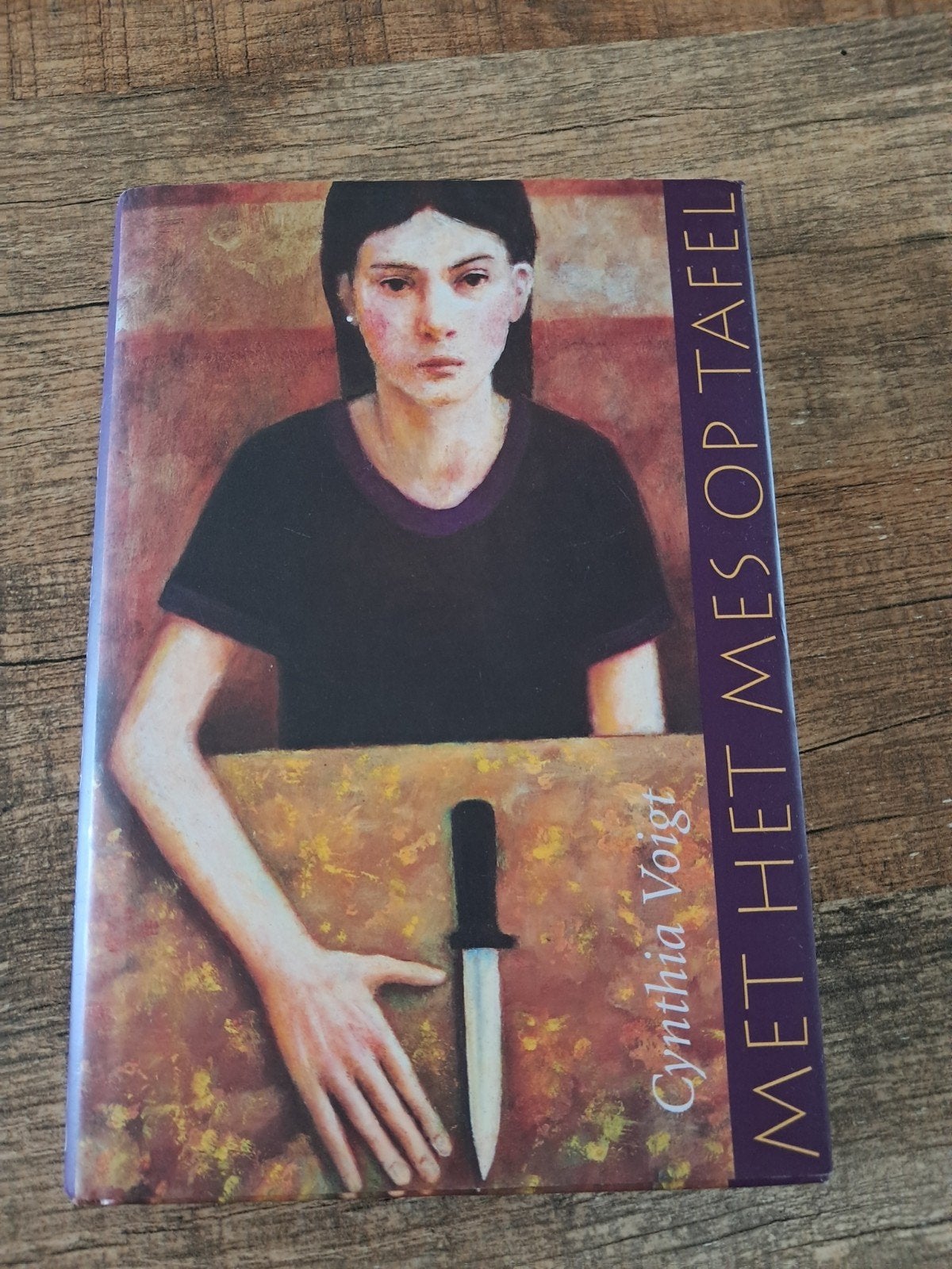 Met het mes op tafel - Cynthia Voigt (Jeugdboek), Ophalen of Verzenden, Gelezen, Cynthia Voigt, Nederland