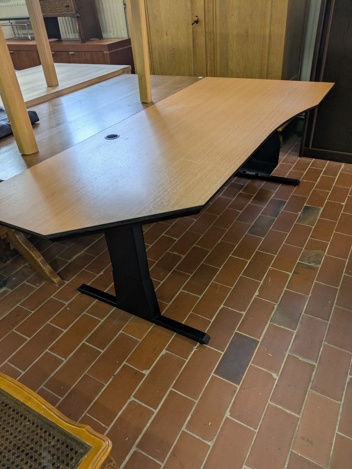 4x In hoogte verstelbare kantoortafels - 198 cm lang, Ophalen, Metaal, Zo goed als nieuw, Computerbureau