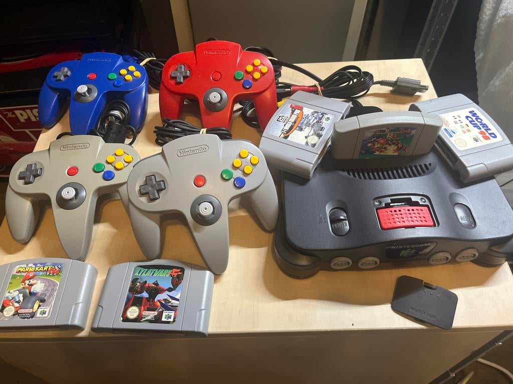 Nintendo 64 Console met 4 controllers en 5 games, Spelcomputers en Games, Ophalen of Verzenden, Gebruikt, Met 3 controllers of meer