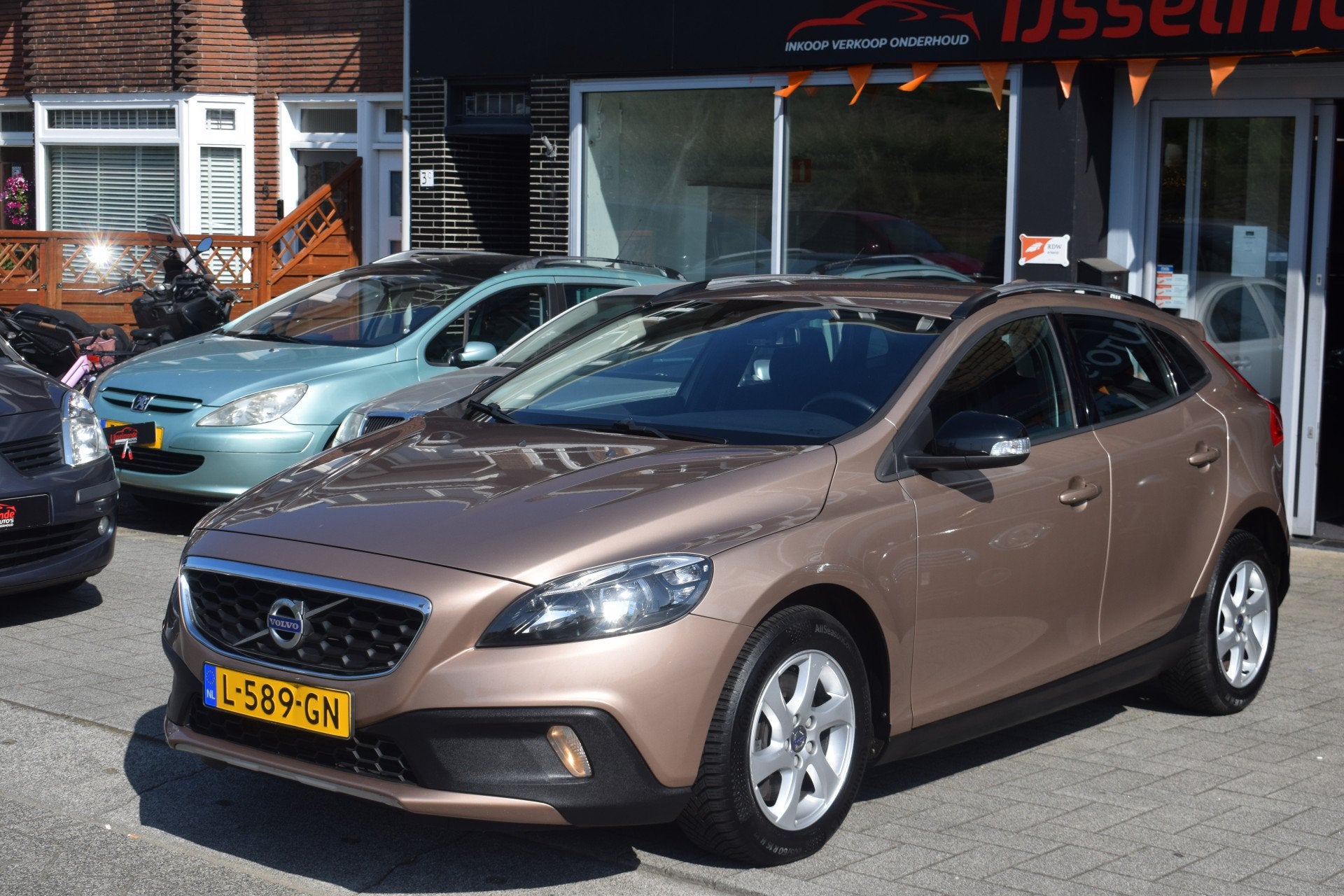 Volvo V40 Cross Country 1.5 T3 Momentum Automaat Climate Cru, Auto's, Volvo, Stof, Euro 6, Bedrijf, Automatische klimaatregeling