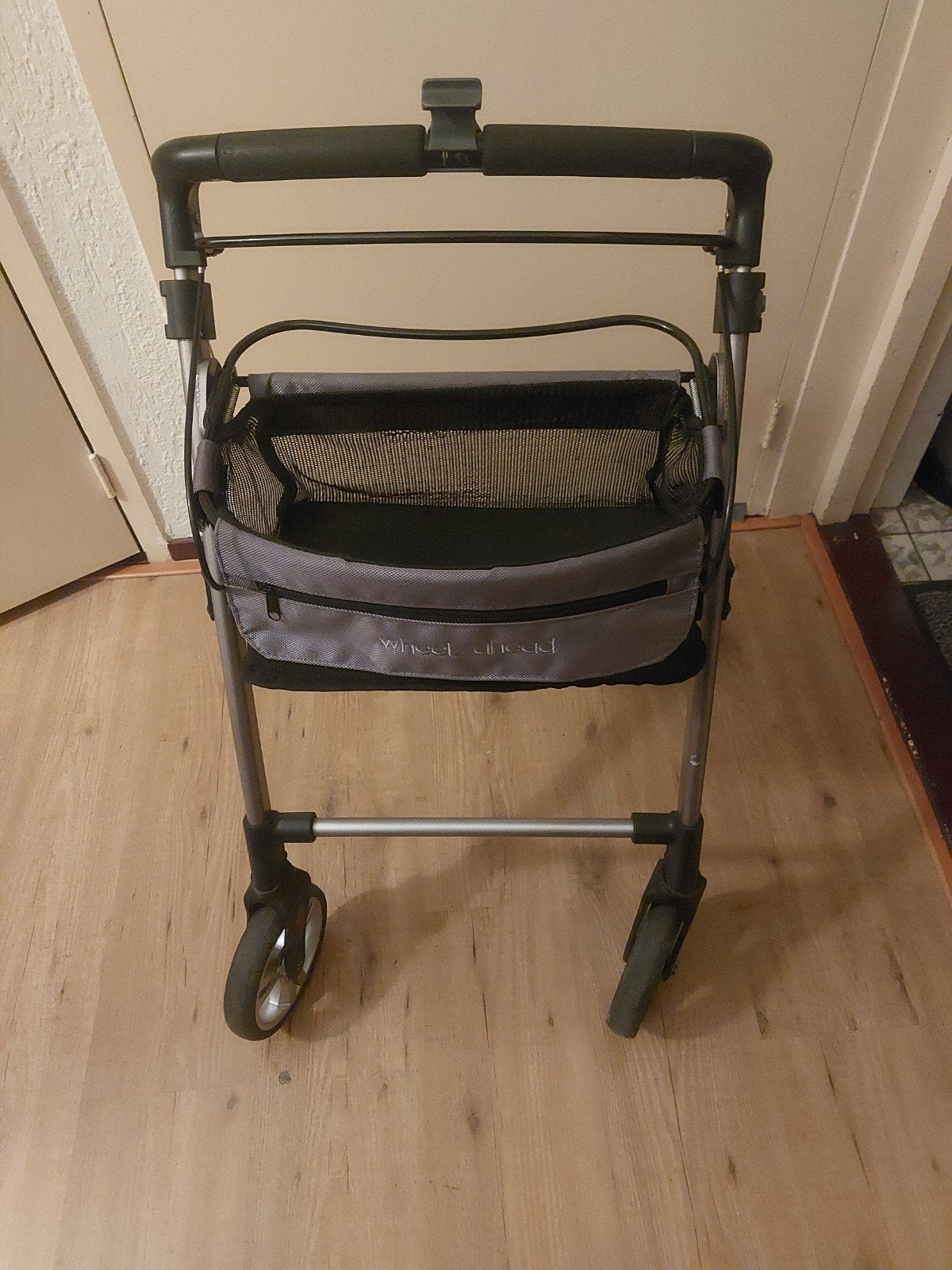 Rollator wheelzahead., Diversen, Rollators, Ophalen, Lichtgewicht, Zo goed als nieuw