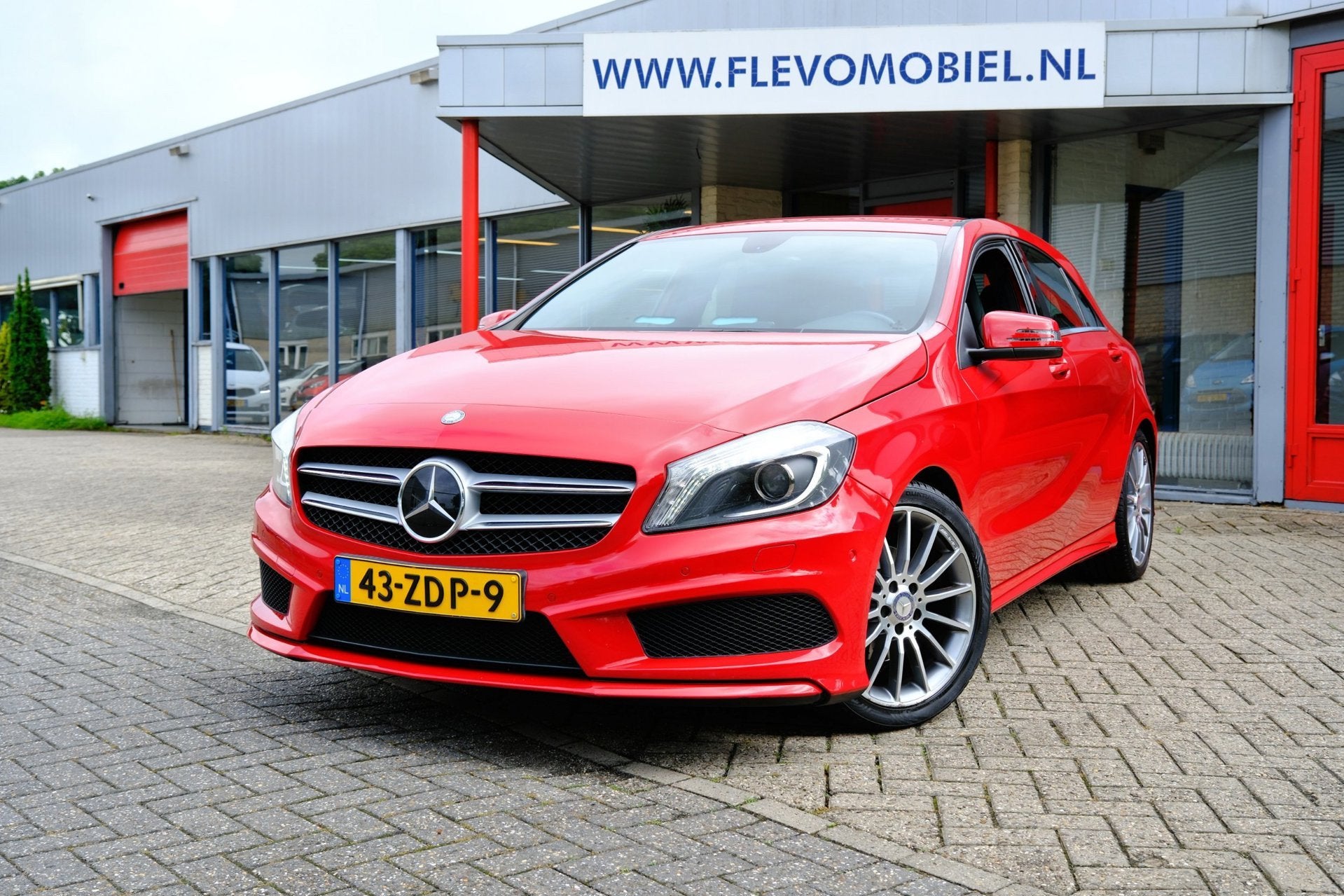 Mercedes-Benz A-klasse 180 Ambition AMG|Xenon|1e Eig|Sportst, Voorwielaandrijving, Gebruikt, Euro 6, 4 cilinders