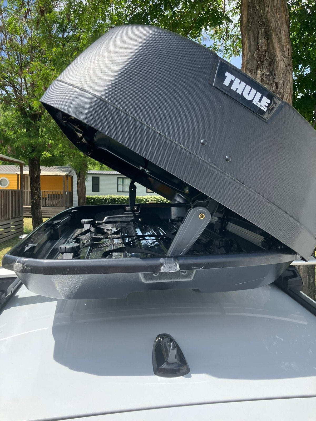 Te huur Thule dakkoffer met dakdragers, Auto diversen, Dakkoffers, Ophalen of Verzenden, Zo goed als nieuw