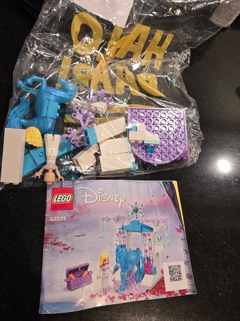 LEGO Disney 43209 Elsa en de Nokk's IJsstal, Compleet, Lego, Ophalen of Verzenden, Zo goed als nieuw