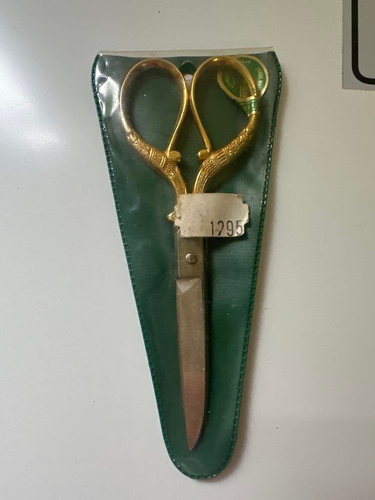 Decoratieve gouden schaar in etui, Ophalen of Verzenden, Zo goed als nieuw, Overige typen