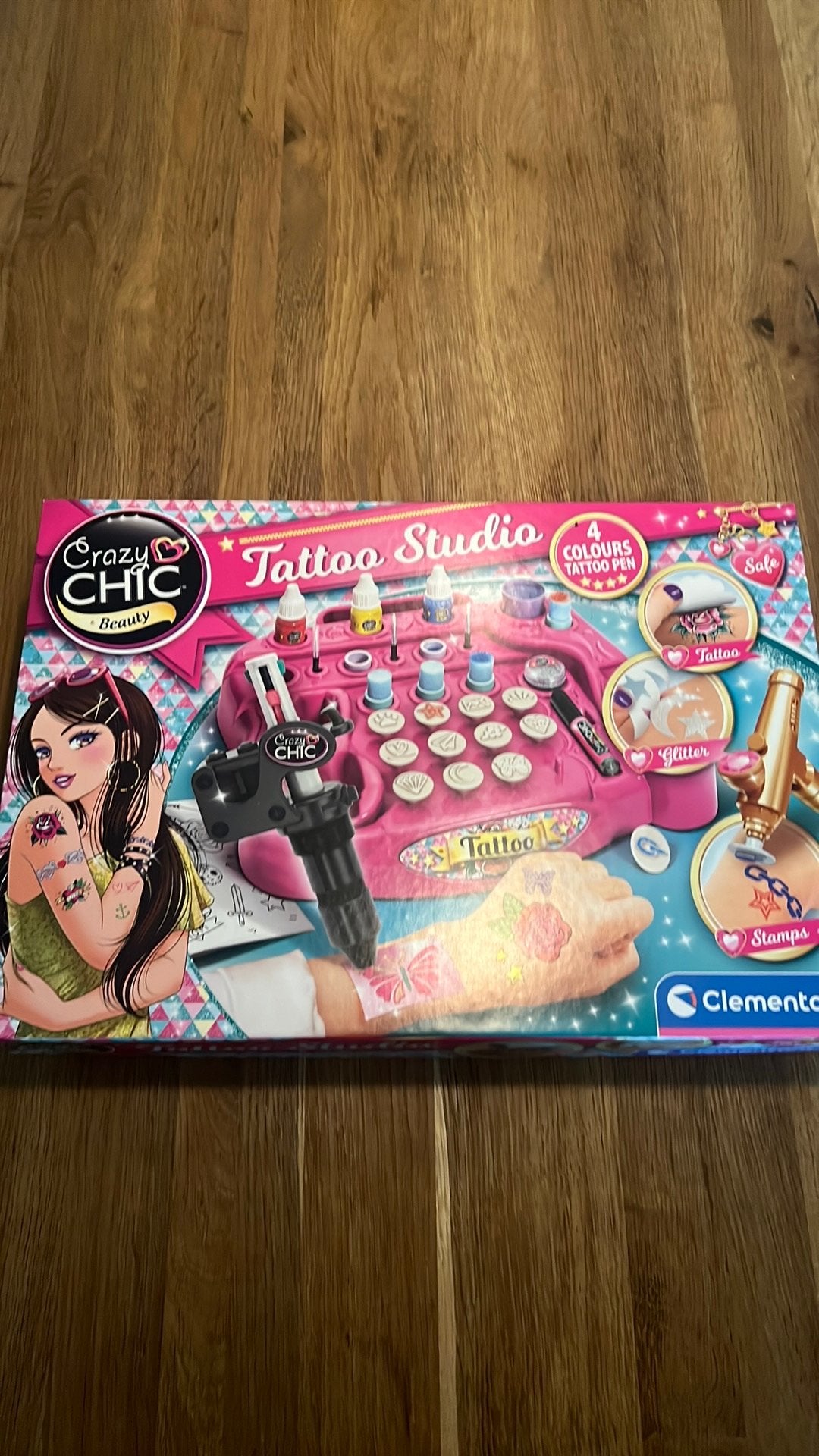 Tattoo studio crazy chic, Ophalen of Verzenden, Zo goed als nieuw