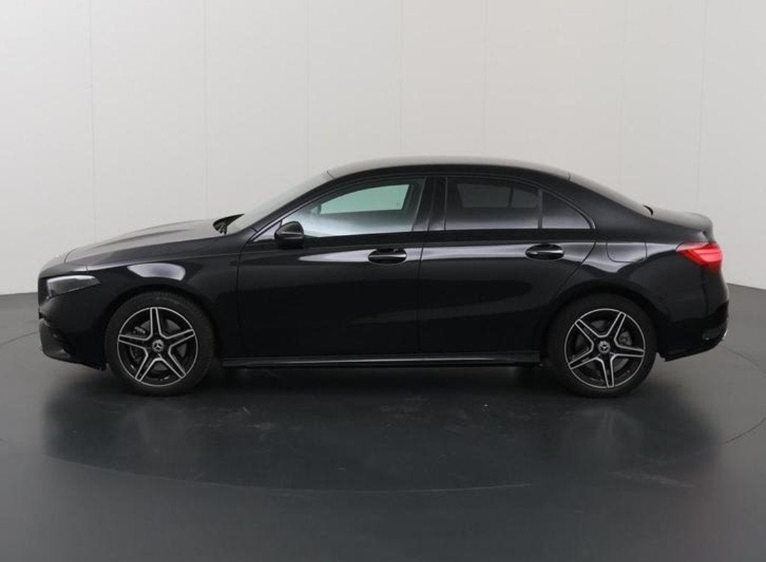 Mercedes-Benz A-Klasse A 250 e Limousine AMG line, Auto's, Adaptive Cruise Control, 1610 kg, Zwart, Te koop