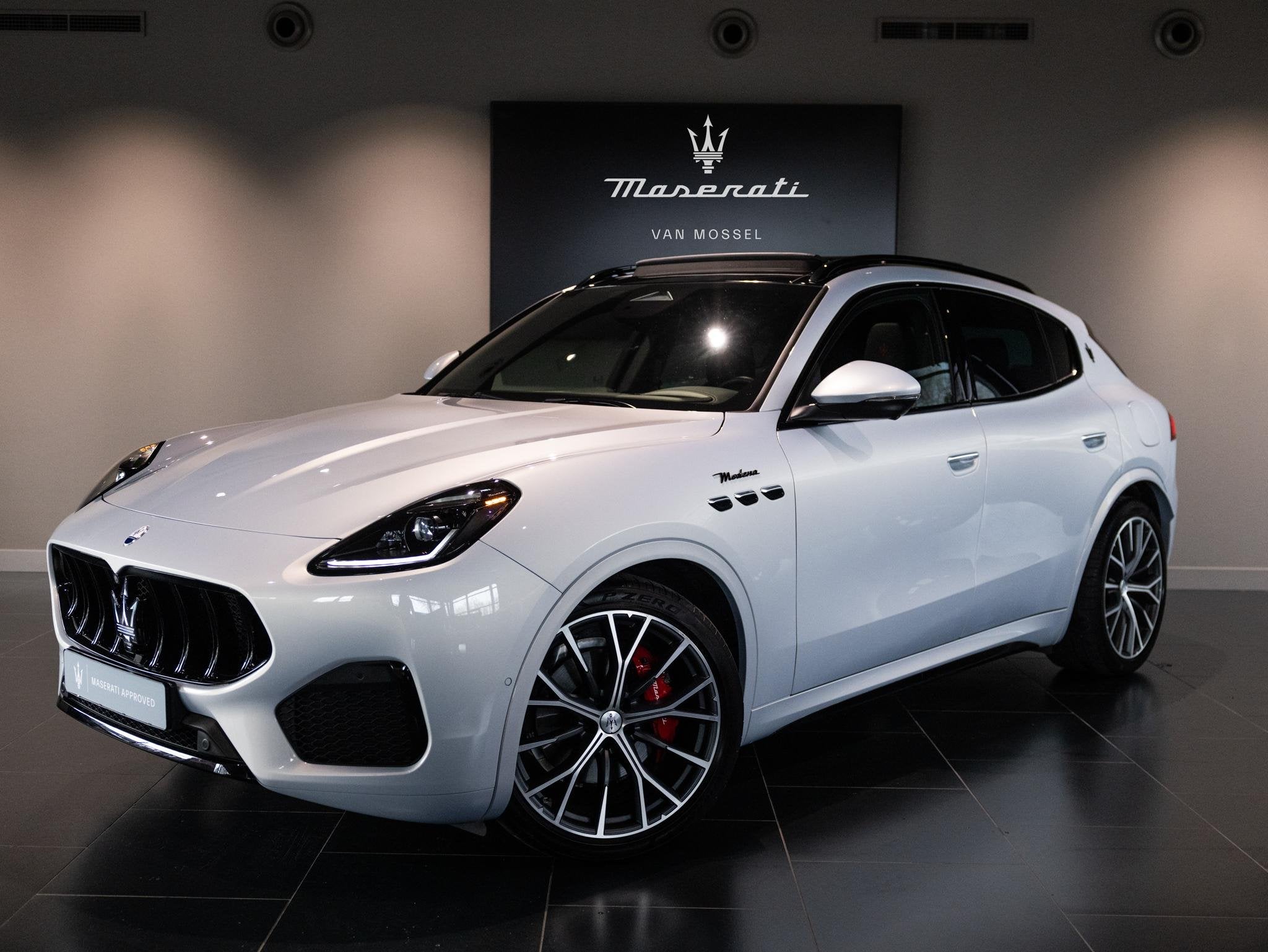 Maserati Grecale 2.0 MHEV Modena 330pk | 2 jaar garantie | C, Auto's, Automaat, Dealer onderhouden, 4 cilinders, Panoramadak