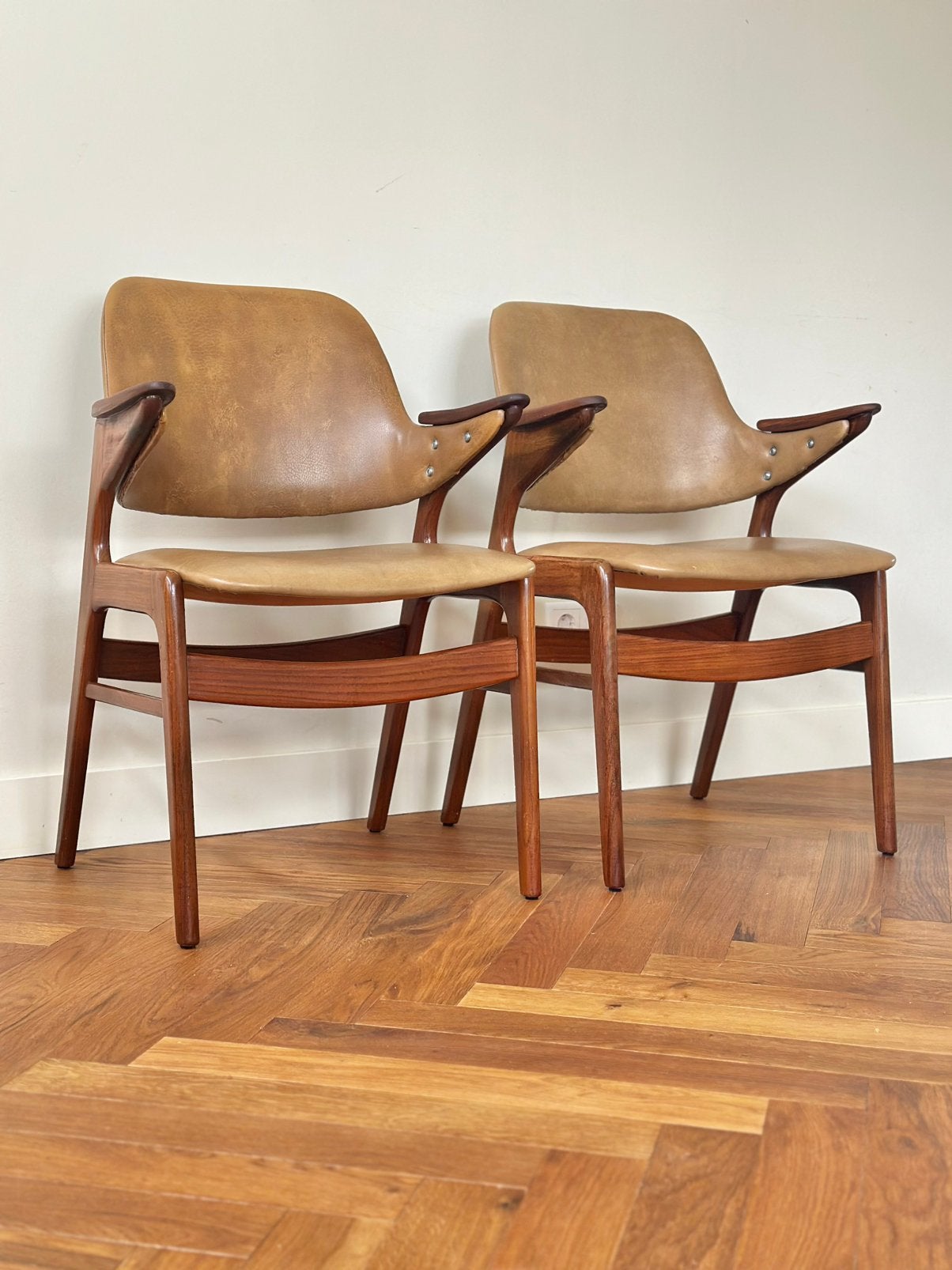 Set 2 vintage stoelen Louis van Teeffelen jaren 50/60/70, Huis en Inrichting, Stoelen, Ophalen, Leer, Gebruikt, Twee