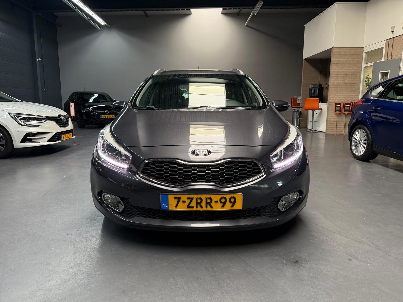 Kia Cee'd Sportswagon 1.6 GDI BusinessLine CAMERA DEALER OND, Auto's, Voorwielaandrijving, 135 pk, Gebruikt, 1591 cc