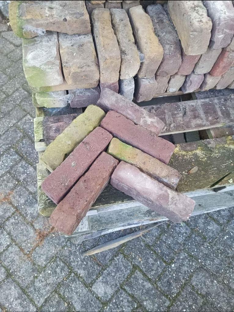 Oude waaltjes geel en rood, Ophalen of Verzenden, Beton, Klinkers