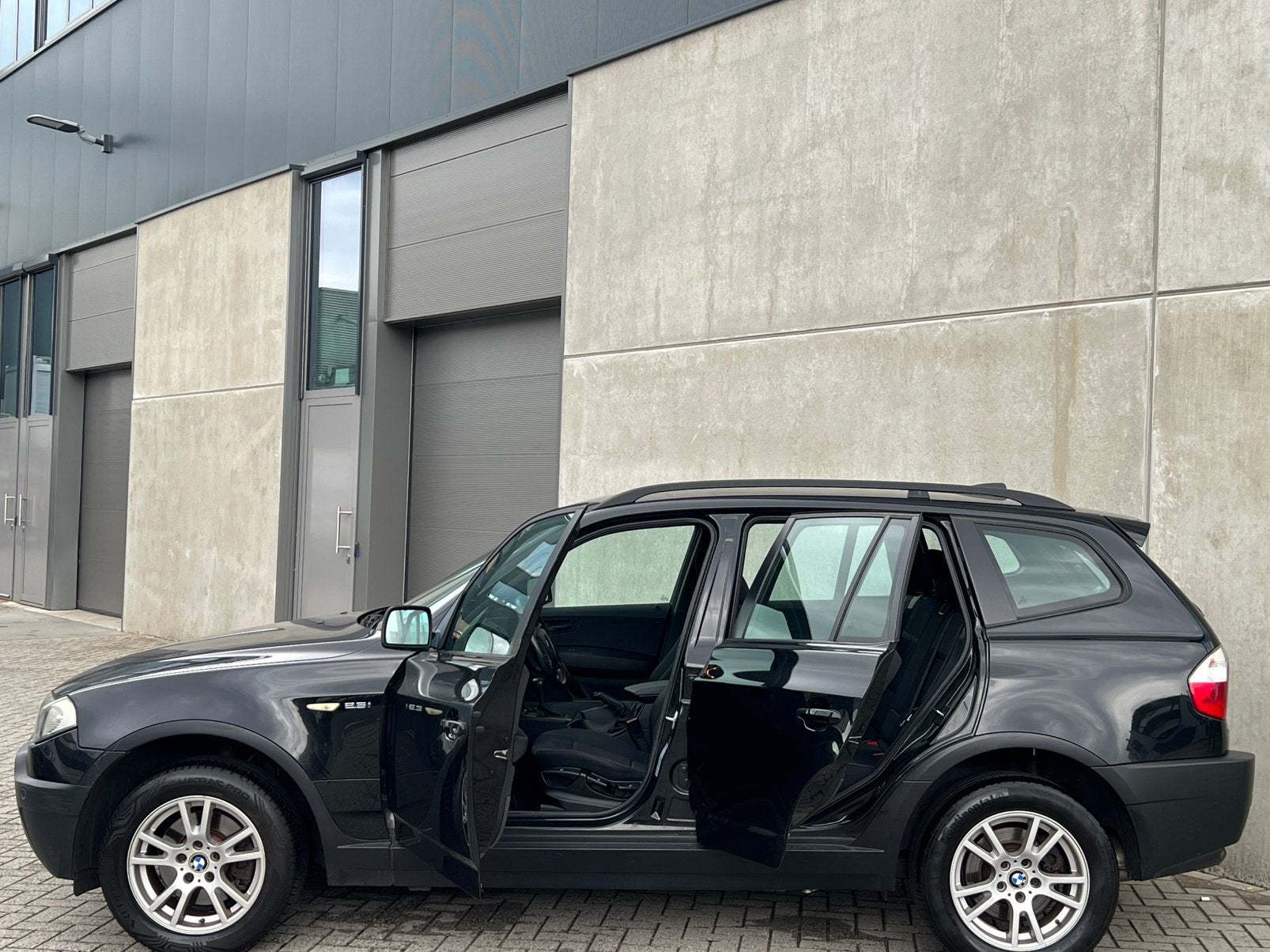 Zwarte BMW X3 2.5i SUV 4X4 Automaat Benzine/NieuweAPK/Airco!, Automaat, Stof, 1800 kg, Zwart