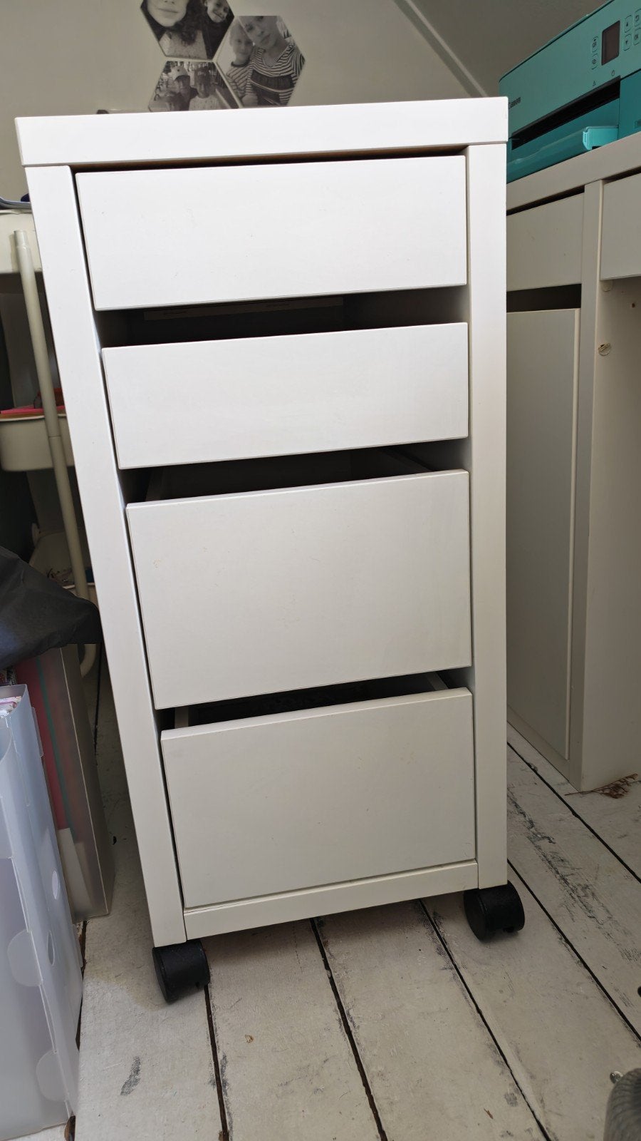 Witte ladeblok op wielen - 4 laden, Ophalen, Minder dan 50 cm, Modern, functioneel, 3 of 4 laden